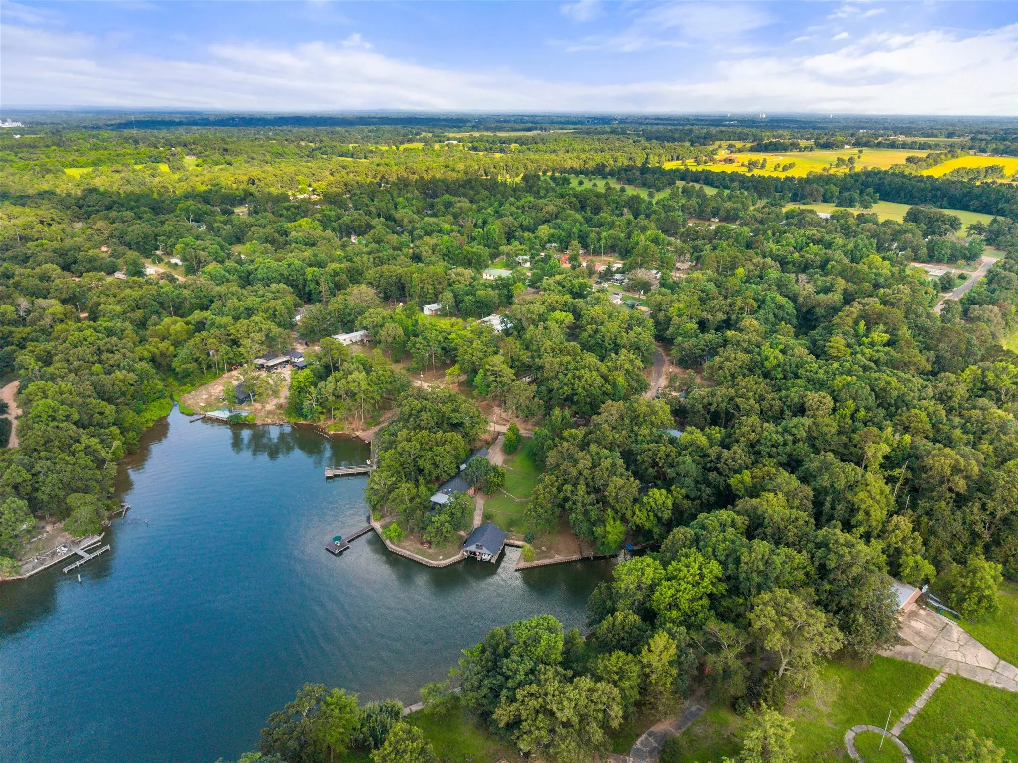 Single Family Residence For Sale in Camp County , 338 Private Road 52040, Pittsburg, Texas 75686, 3 Bedroom, 2 Bathroom, Garage spaces, 2,228 Sqft, built in 1998, mls#21313544, Real Estate Agent in Pittsburg, Homes For Sale in Camp county, Homes For Sale in Pittsburg, Realtor in Pittsburg Texas, Real Estate Brokerage Independent Realty Texas, Luminita Cordes Realtor