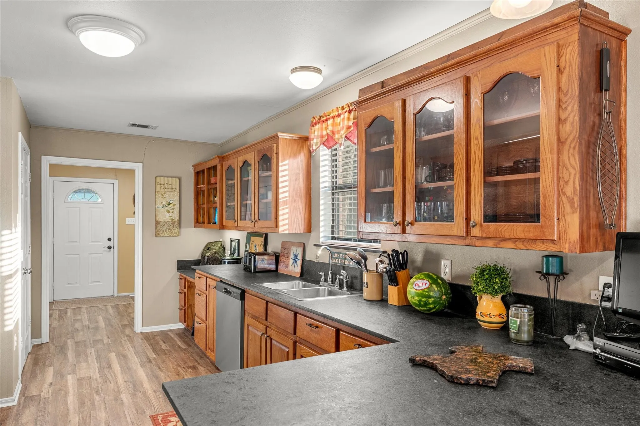 Single Family Residence For Sale in Camp County , 338 Private Road 52040, Pittsburg, Texas 75686, 3 Bedroom, 2 Bathroom, Garage spaces, 2,228 Sqft, built in 1998, mls#21313544, Real Estate Agent in Pittsburg, Homes For Sale in Camp county, Homes For Sale in Pittsburg, Realtor in Pittsburg Texas, Real Estate Brokerage Independent Realty Texas, Luminita Cordes Realtor