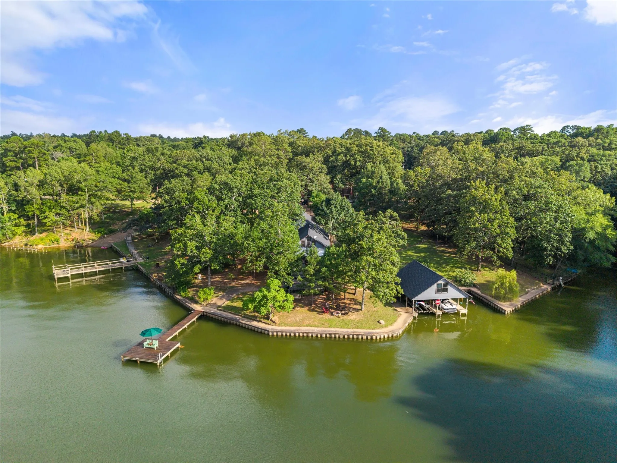 Single Family Residence For Sale in Camp County , 338 Private Road 52040, Pittsburg, Texas 75686, 3 Bedroom, 2 Bathroom, Garage spaces, 2,228 Sqft, built in 1998, mls#21313544, Real Estate Agent in Pittsburg, Homes For Sale in Camp county, Homes For Sale in Pittsburg, Realtor in Pittsburg Texas, Real Estate Brokerage Independent Realty Texas, Luminita Cordes Realtor