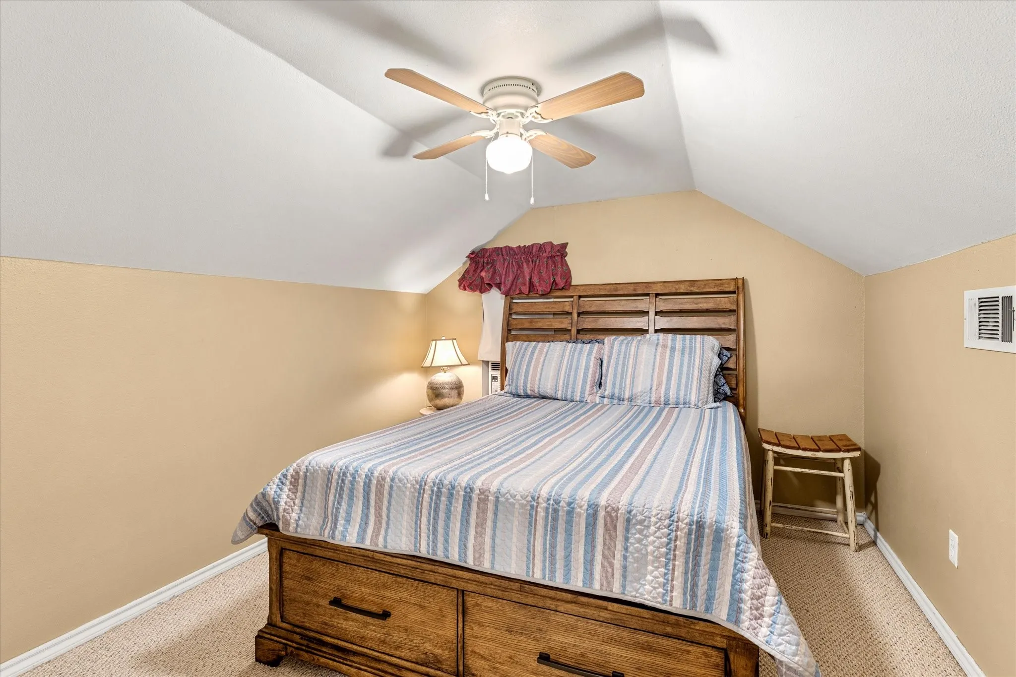 Single Family Residence For Sale in Camp County , 338 Private Road 52040, Pittsburg, Texas 75686, 3 Bedroom, 2 Bathroom, Garage spaces, 2,228 Sqft, built in 1998, mls#21313544, Real Estate Agent in Pittsburg, Homes For Sale in Camp county, Homes For Sale in Pittsburg, Realtor in Pittsburg Texas, Real Estate Brokerage Independent Realty Texas, Luminita Cordes Realtor