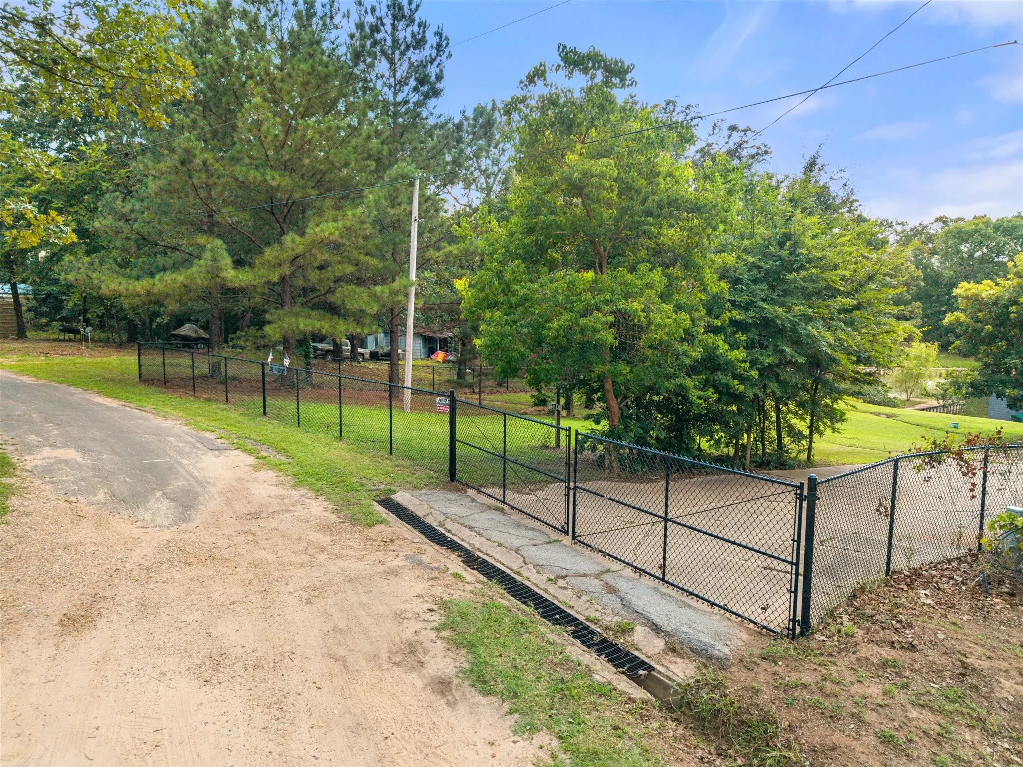Single Family Residence For Sale in Camp County , 338 Private Road 52040, Pittsburg, Texas 75686, 3 Bedroom, 2 Bathroom, Garage spaces, 2,228 Sqft, built in 1998, mls#21313544, Real Estate Agent in Pittsburg, Homes For Sale in Camp county, Homes For Sale in Pittsburg, Realtor in Pittsburg Texas, Real Estate Brokerage Independent Realty Texas, Luminita Cordes Realtor