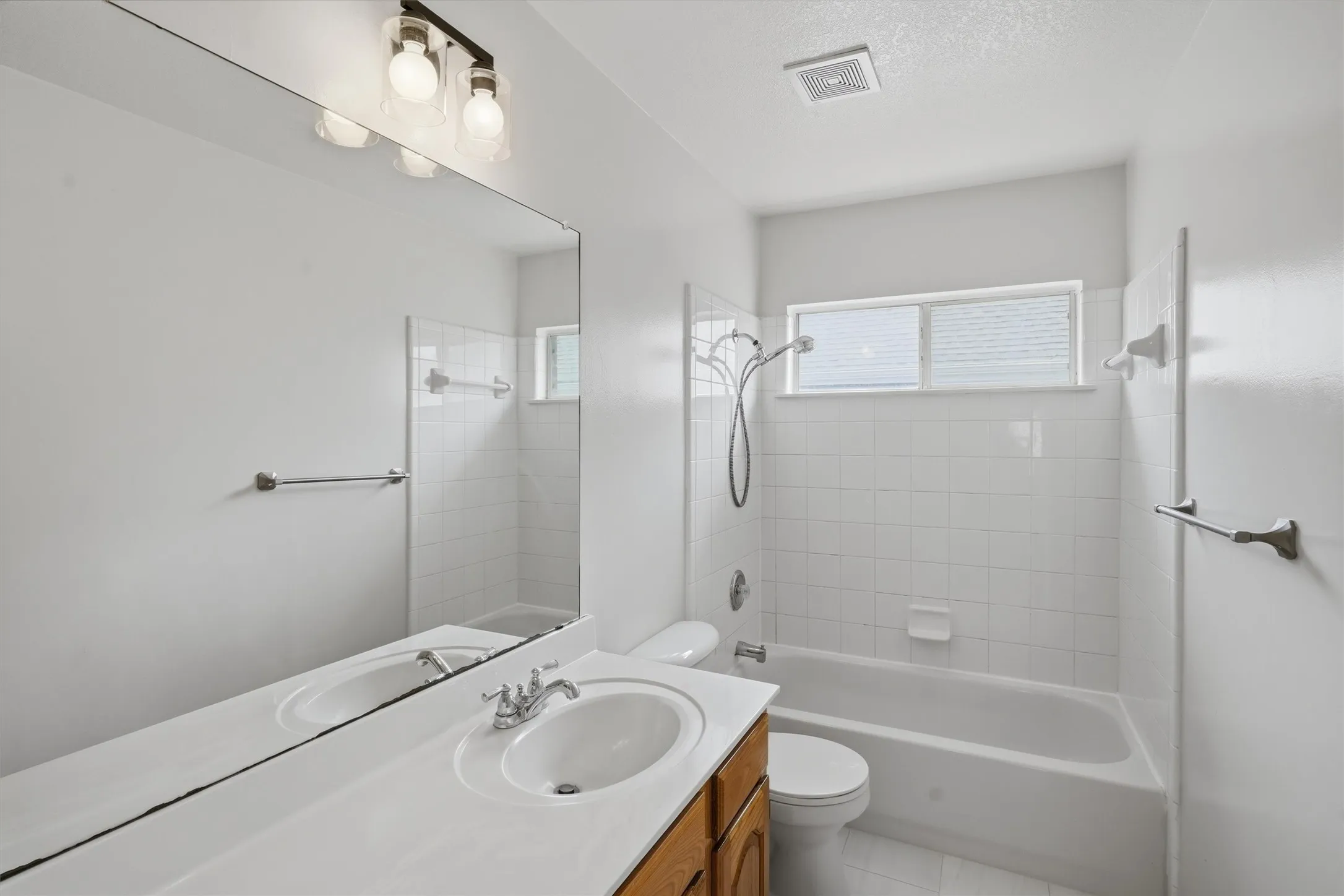 Single Family Residence For Sale in Denton County , 5422 Timber Park Drive, Flower Mound, Texas 75028, 4 Bedroom, 3 Bathroom, 2 Garage spaces, 2,660 Sqft, built in 1999, mls#21313578, Real Estate Agent in Flower Mound, Homes For Sale in Denton county, Homes For Sale in Flower Mound, Realtor in Flower Mound Texas, Real Estate Brokerage Independent Realty Texas, Luminita Cordes Realtor