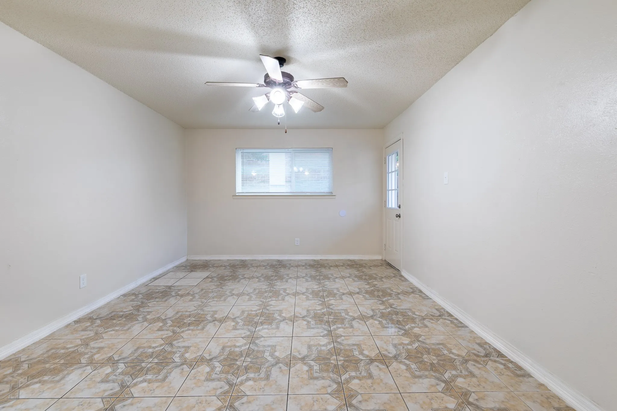 Apartment For Rent in Tarrant County , 756 E Pecan Street 756, Hurst, Texas 76053, 2 Bedrooms, 2 Bathrooms, Garage spaces, 1,064 Sqft, built in 1971, Price $1,585, mls#21310579, Real Estate Agent in Hurst, Homes For Rent in Tarrant county, Homes For Rent in Hurst, Realtor in Hurst Texas, Real Estate Brokerage Independent Realty Texas, Luminita Cordes Realtor