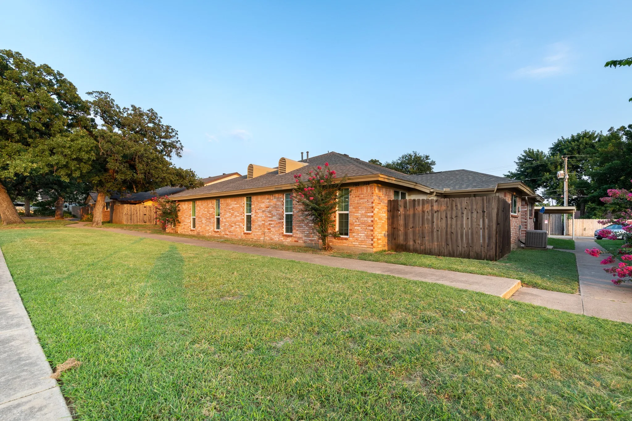 Apartment For Rent in Tarrant County , 756 E Pecan Street 756, Hurst, Texas 76053, 2 Bedrooms, 2 Bathrooms, Garage spaces, 1,064 Sqft, built in 1971, Price $1,585, mls#21310579, Real Estate Agent in Hurst, Homes For Rent in Tarrant county, Homes For Rent in Hurst, Realtor in Hurst Texas, Real Estate Brokerage Independent Realty Texas, Luminita Cordes Realtor