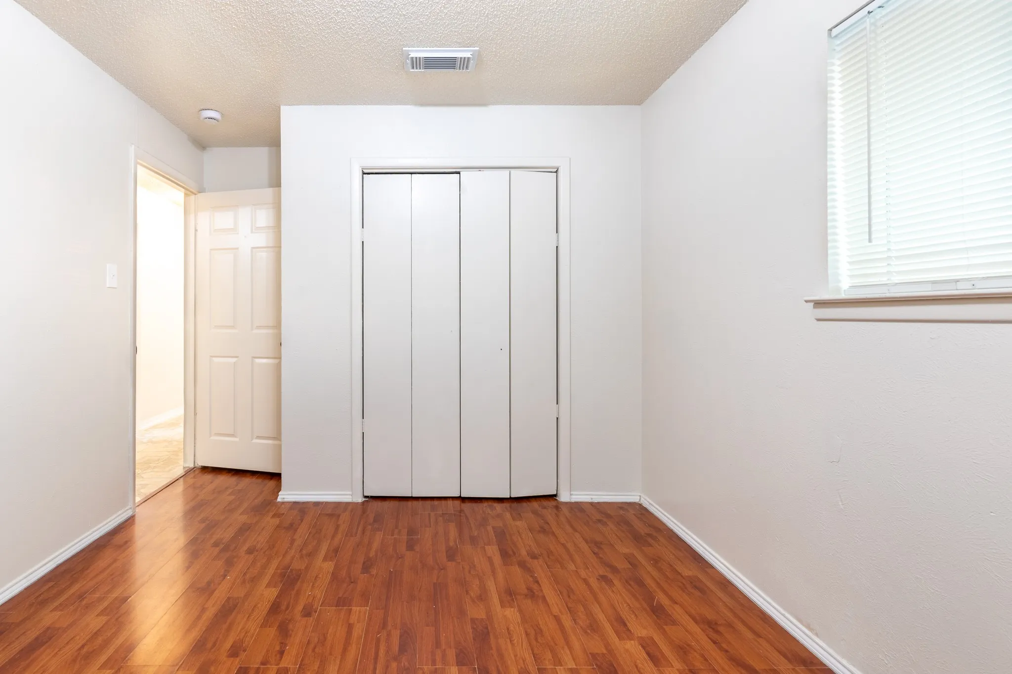 Apartment For Rent in Tarrant County , 756 E Pecan Street 756, Hurst, Texas 76053, 2 Bedrooms, 2 Bathrooms, Garage spaces, 1,064 Sqft, built in 1971, Price $1,585, mls#21310579, Real Estate Agent in Hurst, Homes For Rent in Tarrant county, Homes For Rent in Hurst, Realtor in Hurst Texas, Real Estate Brokerage Independent Realty Texas, Luminita Cordes Realtor