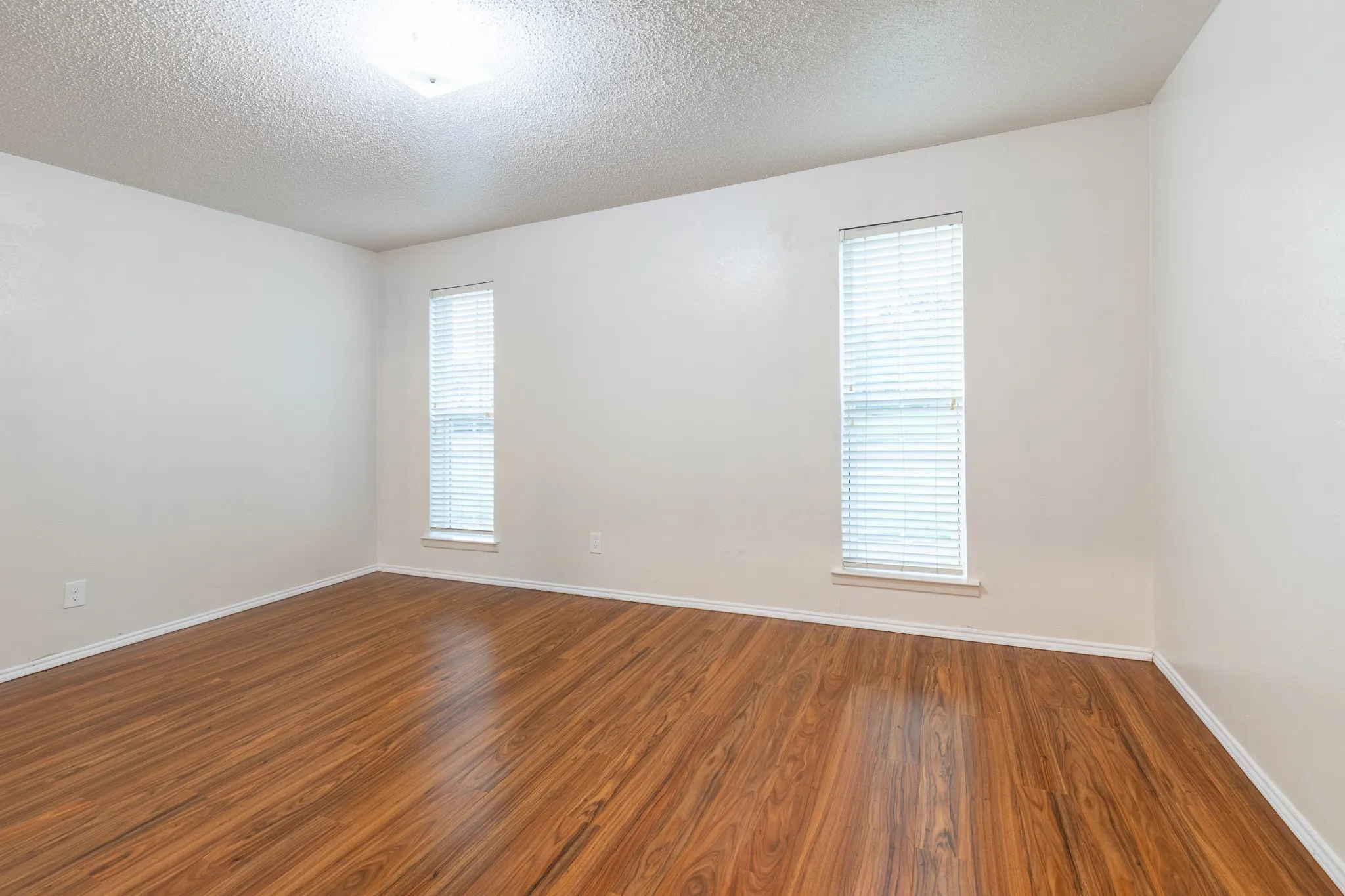 Apartment For Rent in Tarrant County , 756 E Pecan Street 756, Hurst, Texas 76053, 2 Bedrooms, 2 Bathrooms, Garage spaces, 1,064 Sqft, built in 1971, Price $1,585, mls#21310579, Real Estate Agent in Hurst, Homes For Rent in Tarrant county, Homes For Rent in Hurst, Realtor in Hurst Texas, Real Estate Brokerage Independent Realty Texas, Luminita Cordes Realtor