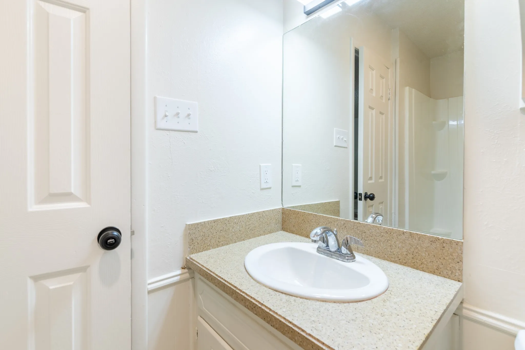 Apartment For Rent in Tarrant County , 756 E Pecan Street 756, Hurst, Texas 76053, 2 Bedrooms, 2 Bathrooms, Garage spaces, 1,064 Sqft, built in 1971, Price $1,585, mls#21310579, Real Estate Agent in Hurst, Homes For Rent in Tarrant county, Homes For Rent in Hurst, Realtor in Hurst Texas, Real Estate Brokerage Independent Realty Texas, Luminita Cordes Realtor