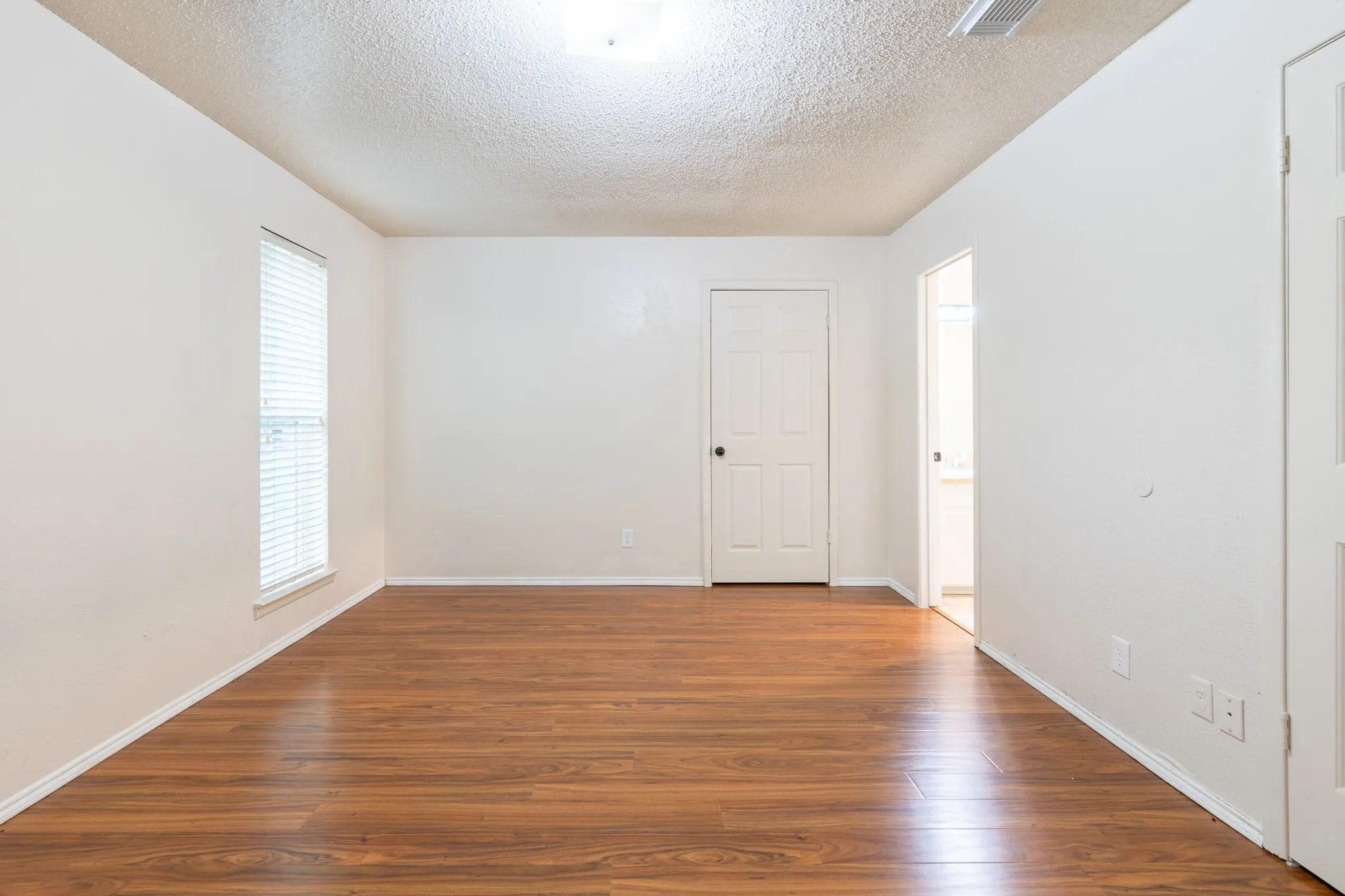 Apartment For Rent in Tarrant County , 756 E Pecan Street 756, Hurst, Texas 76053, 2 Bedrooms, 2 Bathrooms, Garage spaces, 1,064 Sqft, built in 1971, Price $1,585, mls#21310579, Real Estate Agent in Hurst, Homes For Rent in Tarrant county, Homes For Rent in Hurst, Realtor in Hurst Texas, Real Estate Brokerage Independent Realty Texas, Luminita Cordes Realtor