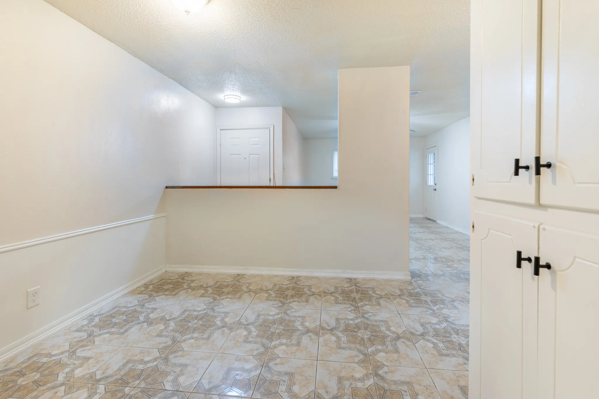 Apartment For Rent in Tarrant County , 756 E Pecan Street 756, Hurst, Texas 76053, 2 Bedrooms, 2 Bathrooms, Garage spaces, 1,064 Sqft, built in 1971, Price $1,585, mls#21310579, Real Estate Agent in Hurst, Homes For Rent in Tarrant county, Homes For Rent in Hurst, Realtor in Hurst Texas, Real Estate Brokerage Independent Realty Texas, Luminita Cordes Realtor