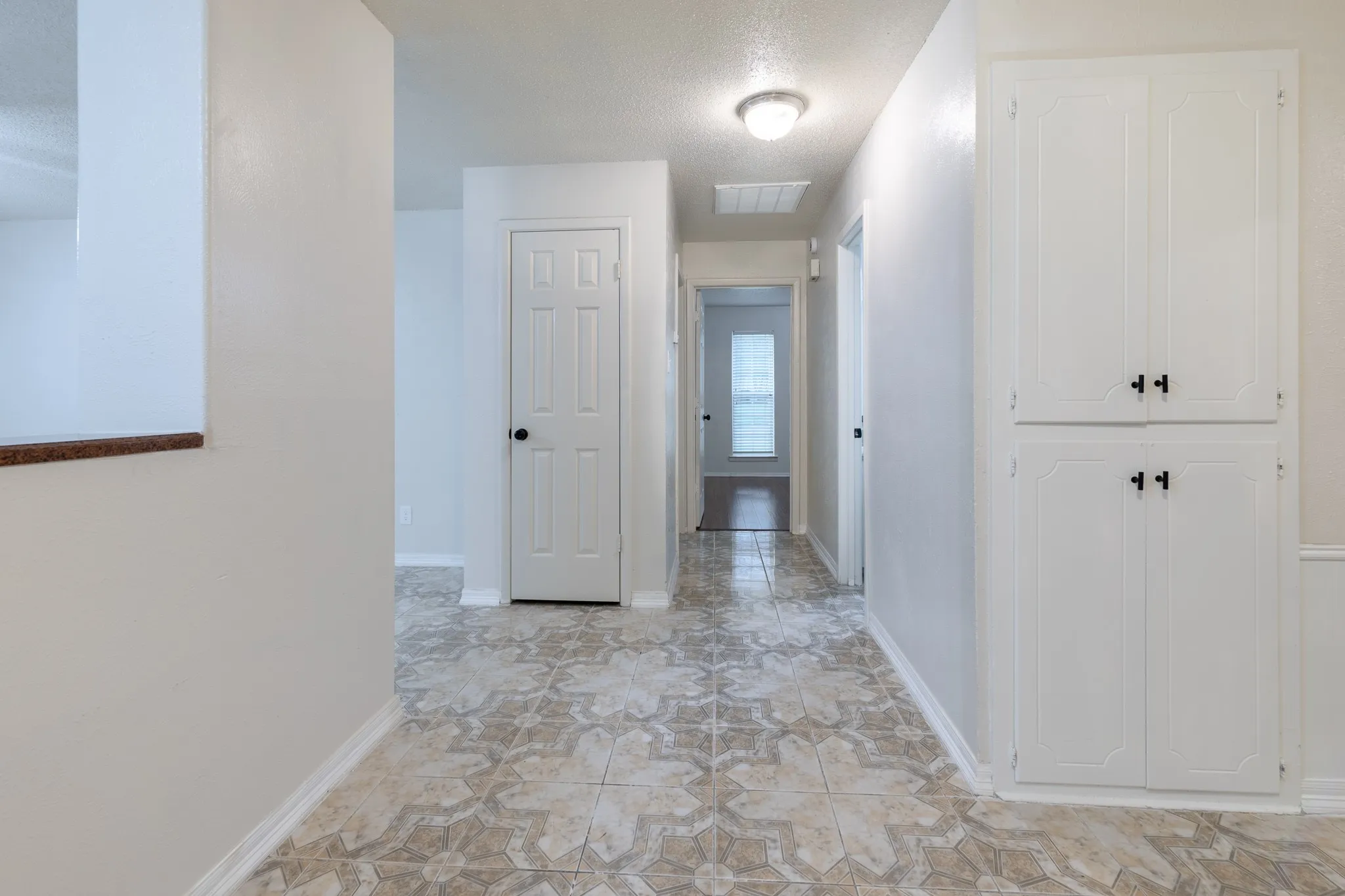Apartment For Rent in Tarrant County , 756 E Pecan Street 756, Hurst, Texas 76053, 2 Bedrooms, 2 Bathrooms, Garage spaces, 1,064 Sqft, built in 1971, Price $1,585, mls#21310579, Real Estate Agent in Hurst, Homes For Rent in Tarrant county, Homes For Rent in Hurst, Realtor in Hurst Texas, Real Estate Brokerage Independent Realty Texas, Luminita Cordes Realtor