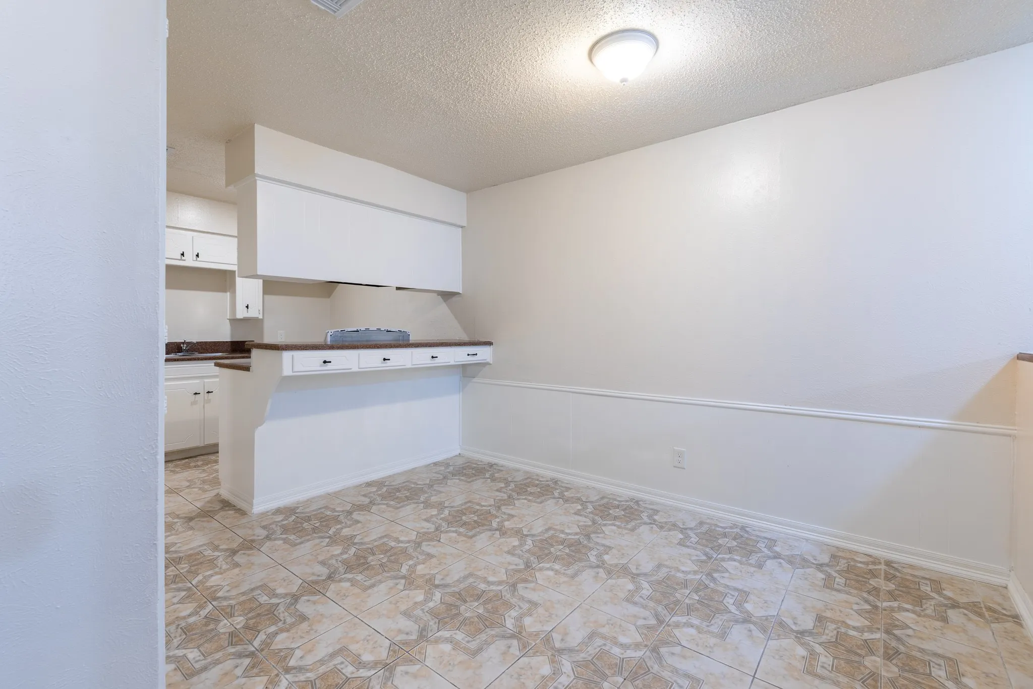 Apartment For Rent in Tarrant County , 756 E Pecan Street 756, Hurst, Texas 76053, 2 Bedrooms, 2 Bathrooms, Garage spaces, 1,064 Sqft, built in 1971, Price $1,585, mls#21310579, Real Estate Agent in Hurst, Homes For Rent in Tarrant county, Homes For Rent in Hurst, Realtor in Hurst Texas, Real Estate Brokerage Independent Realty Texas, Luminita Cordes Realtor