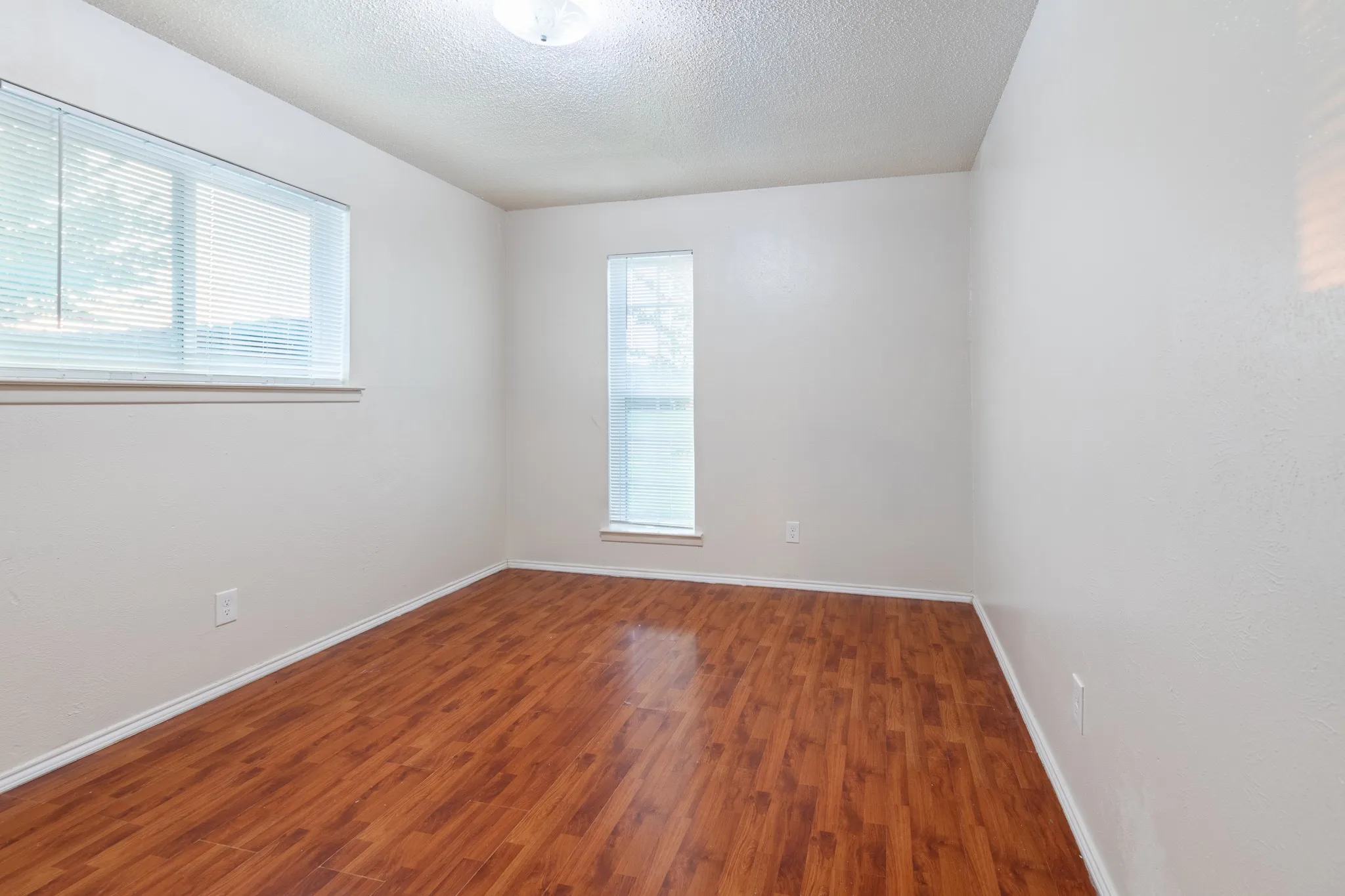 Apartment For Rent in Tarrant County , 756 E Pecan Street 756, Hurst, Texas 76053, 2 Bedrooms, 2 Bathrooms, Garage spaces, 1,064 Sqft, built in 1971, Price $1,585, mls#21310579, Real Estate Agent in Hurst, Homes For Rent in Tarrant county, Homes For Rent in Hurst, Realtor in Hurst Texas, Real Estate Brokerage Independent Realty Texas, Luminita Cordes Realtor