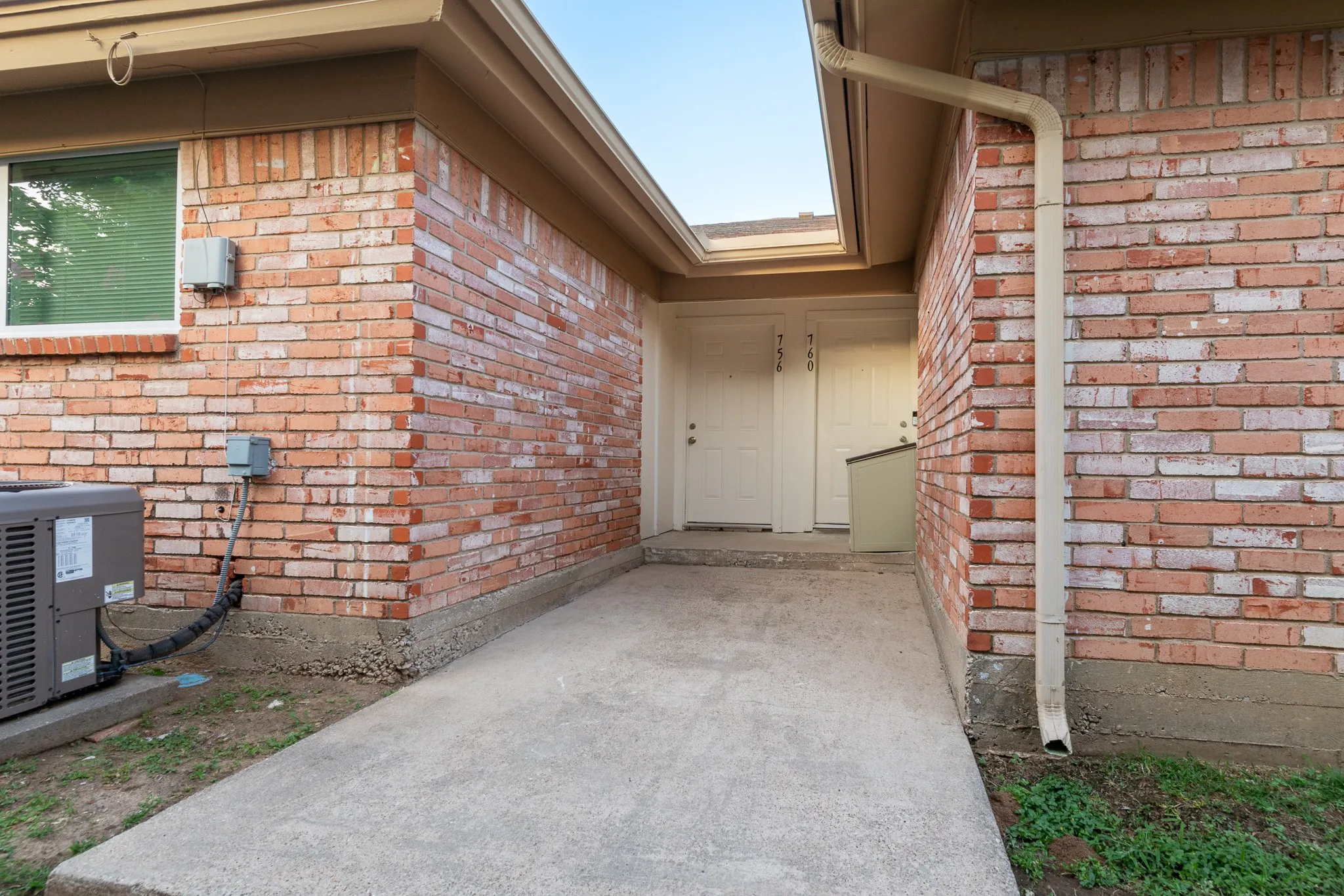 Apartment For Rent in Tarrant County , 756 E Pecan Street 756, Hurst, Texas 76053, 2 Bedrooms, 2 Bathrooms, Garage spaces, 1,064 Sqft, built in 1971, Price $1,585, mls#21310579, Real Estate Agent in Hurst, Homes For Rent in Tarrant county, Homes For Rent in Hurst, Realtor in Hurst Texas, Real Estate Brokerage Independent Realty Texas, Luminita Cordes Realtor