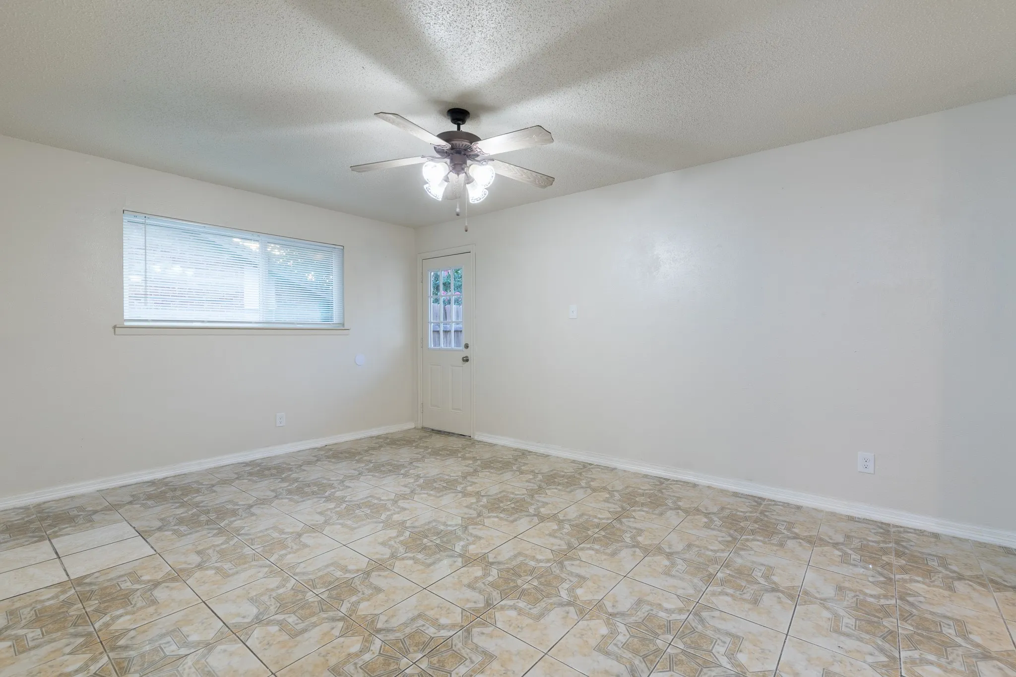 Apartment For Rent in Tarrant County , 756 E Pecan Street 756, Hurst, Texas 76053, 2 Bedrooms, 2 Bathrooms, Garage spaces, 1,064 Sqft, built in 1971, Price $1,585, mls#21310579, Real Estate Agent in Hurst, Homes For Rent in Tarrant county, Homes For Rent in Hurst, Realtor in Hurst Texas, Real Estate Brokerage Independent Realty Texas, Luminita Cordes Realtor