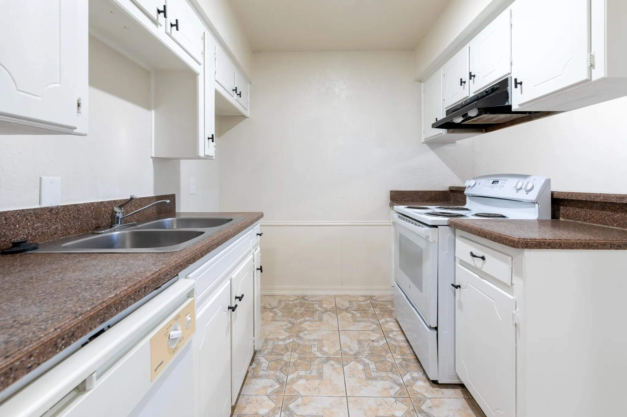 Apartment For Rent in Tarrant County , 756 E Pecan Street 756, Hurst, Texas 76053, 2 Bedrooms, 2 Bathrooms, Garage spaces, 1,064 Sqft, built in 1971, Price $1,585, mls#21310579, Real Estate Agent in Hurst, Homes For Rent in Tarrant county, Homes For Rent in Hurst, Realtor in Hurst Texas, Real Estate Brokerage Independent Realty Texas, Luminita Cordes Realtor
