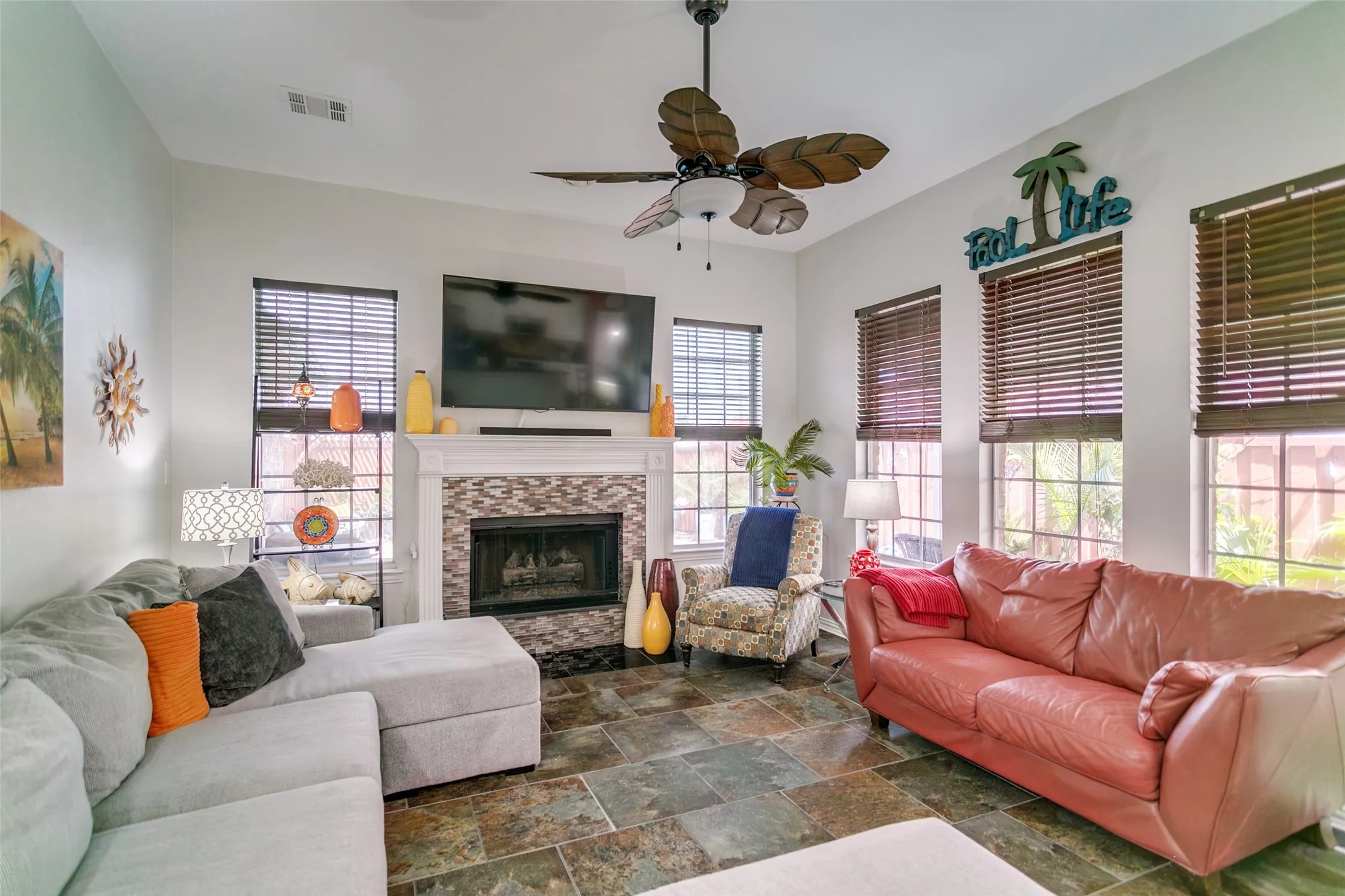 Great family room in the rear of the home overlooking the pool. Lots of natural light.