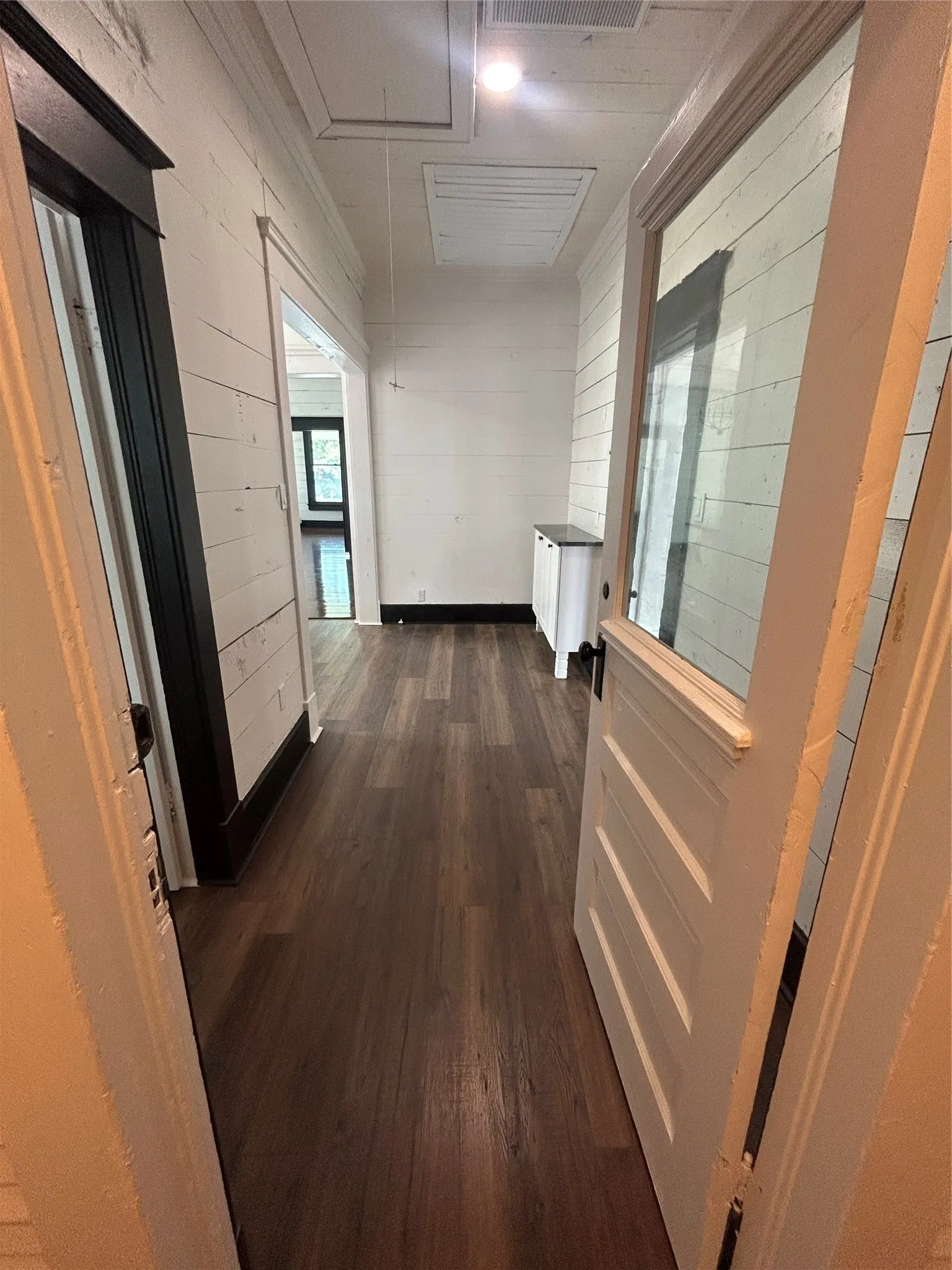 Single Family Residence For Sale in Limestone County , 402 E Navasota Street, Groesbeck, Texas 76642, 4 Bedroom, 2 Bathroom, Garage spaces, 2,138 Sqft, built in 1912, mls#21308646, Real Estate Agent in Groesbeck, Homes For Sale in Limestone county, Homes For Sale in Groesbeck, Realtor in Groesbeck Texas, Real Estate Brokerage Independent Realty Texas, Luminita Cordes Realtor
