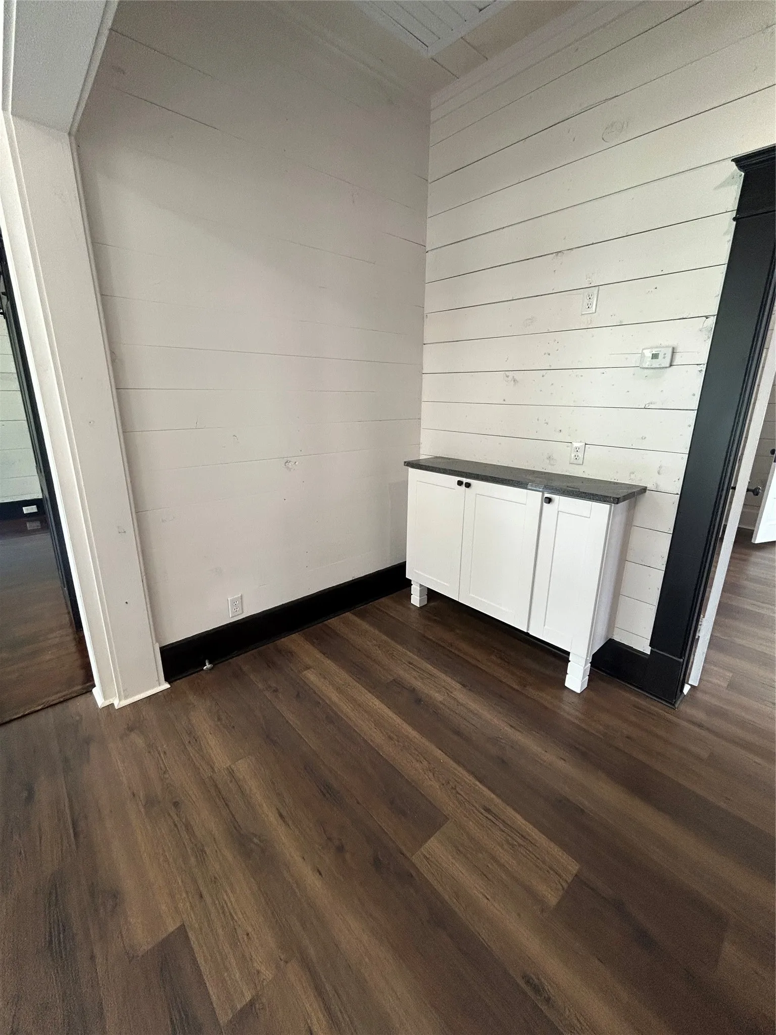 Single Family Residence For Sale in Limestone County , 402 E Navasota Street, Groesbeck, Texas 76642, 4 Bedroom, 2 Bathroom, Garage spaces, 2,138 Sqft, built in 1912, mls#21308646, Real Estate Agent in Groesbeck, Homes For Sale in Limestone county, Homes For Sale in Groesbeck, Realtor in Groesbeck Texas, Real Estate Brokerage Independent Realty Texas, Luminita Cordes Realtor