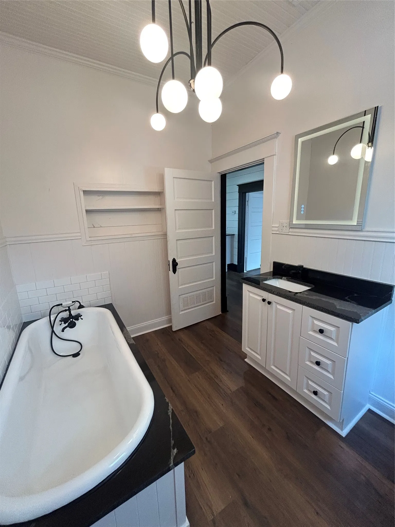 Single Family Residence For Sale in Limestone County , 402 E Navasota Street, Groesbeck, Texas 76642, 4 Bedroom, 2 Bathroom, Garage spaces, 2,138 Sqft, built in 1912, mls#21308646, Real Estate Agent in Groesbeck, Homes For Sale in Limestone county, Homes For Sale in Groesbeck, Realtor in Groesbeck Texas, Real Estate Brokerage Independent Realty Texas, Luminita Cordes Realtor