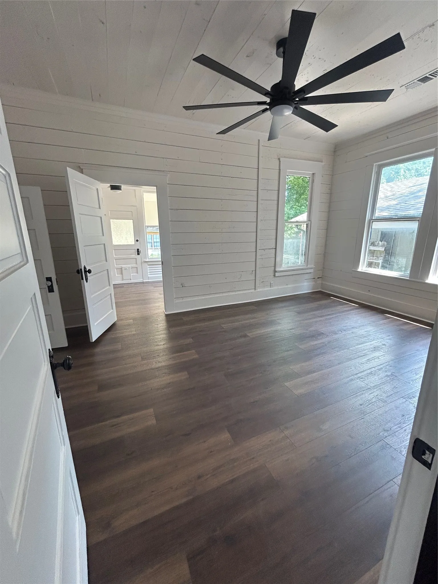 Single Family Residence For Sale in Limestone County , 402 E Navasota Street, Groesbeck, Texas 76642, 4 Bedroom, 2 Bathroom, Garage spaces, 2,138 Sqft, built in 1912, mls#21308646, Real Estate Agent in Groesbeck, Homes For Sale in Limestone county, Homes For Sale in Groesbeck, Realtor in Groesbeck Texas, Real Estate Brokerage Independent Realty Texas, Luminita Cordes Realtor