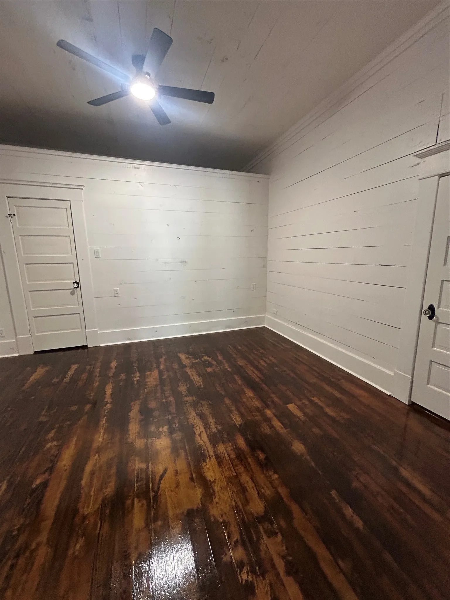 Single Family Residence For Sale in Limestone County , 402 E Navasota Street, Groesbeck, Texas 76642, 4 Bedroom, 2 Bathroom, Garage spaces, 2,138 Sqft, built in 1912, mls#21308646, Real Estate Agent in Groesbeck, Homes For Sale in Limestone county, Homes For Sale in Groesbeck, Realtor in Groesbeck Texas, Real Estate Brokerage Independent Realty Texas, Luminita Cordes Realtor