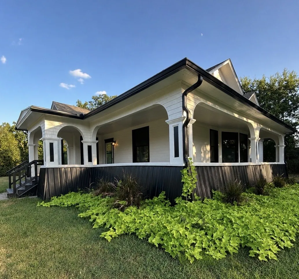 Single Family Residence For Sale in Limestone County , 402 E Navasota Street, Groesbeck, Texas 76642, 4 Bedroom, 2 Bathroom, Garage spaces, 2,138 Sqft, built in 1912, mls#21308646, Real Estate Agent in Groesbeck, Homes For Sale in Limestone county, Homes For Sale in Groesbeck, Realtor in Groesbeck Texas, Real Estate Brokerage Independent Realty Texas, Luminita Cordes Realtor