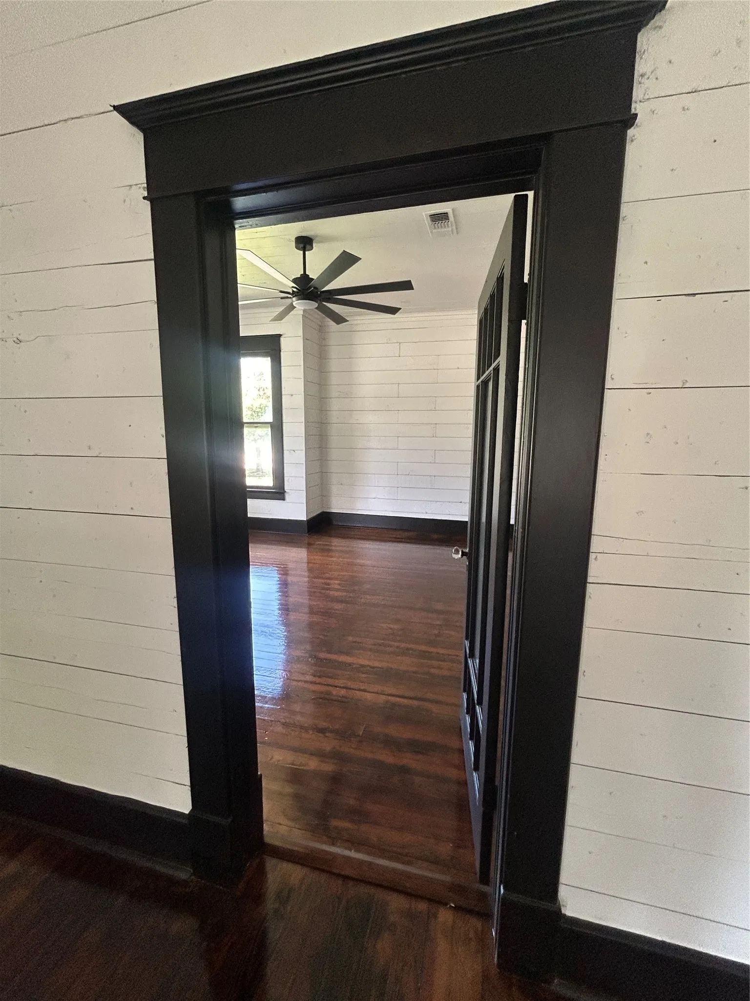 Single Family Residence For Sale in Limestone County , 402 E Navasota Street, Groesbeck, Texas 76642, 4 Bedroom, 2 Bathroom, Garage spaces, 2,138 Sqft, built in 1912, mls#21308646, Real Estate Agent in Groesbeck, Homes For Sale in Limestone county, Homes For Sale in Groesbeck, Realtor in Groesbeck Texas, Real Estate Brokerage Independent Realty Texas, Luminita Cordes Realtor