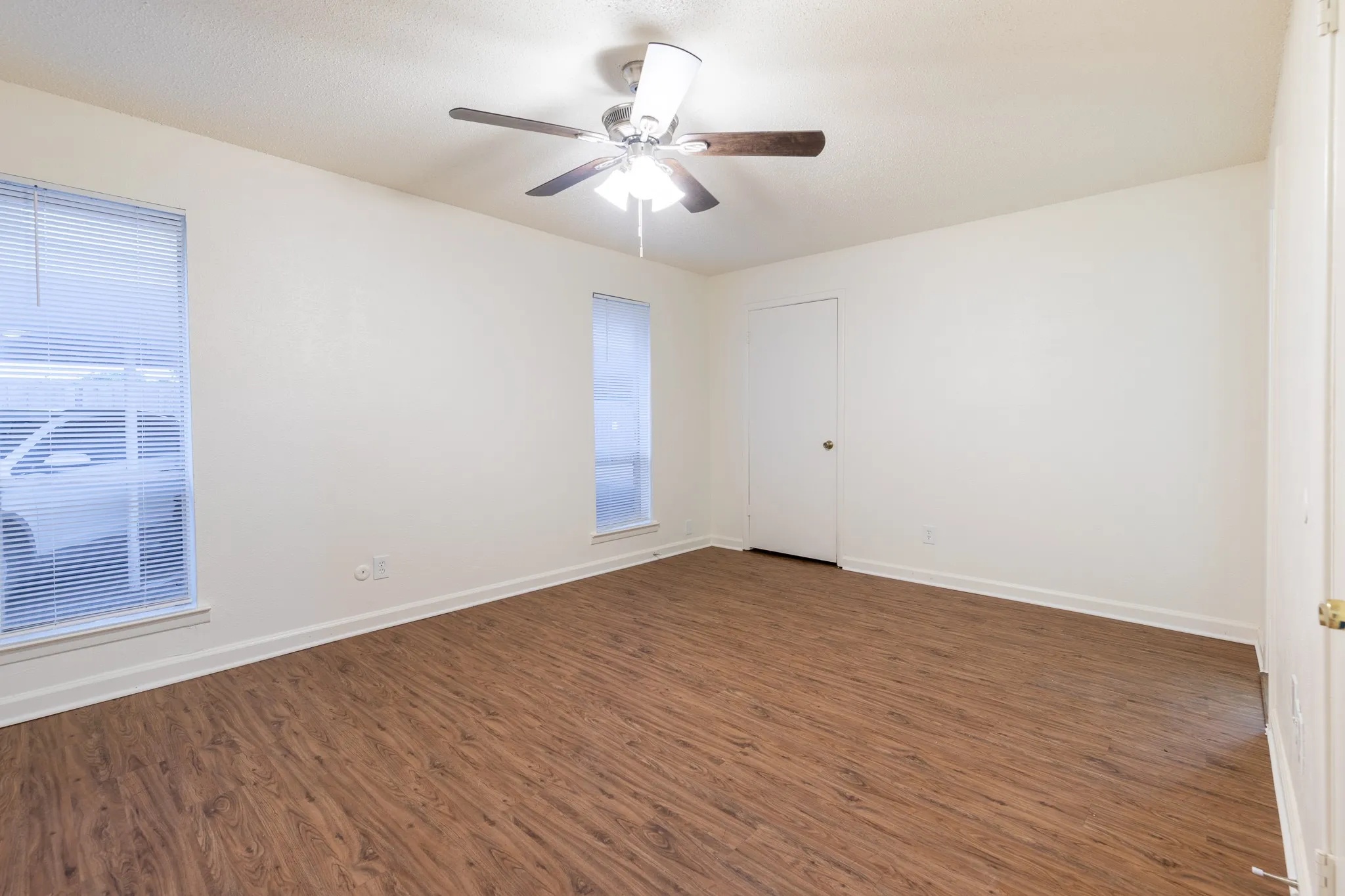 Apartment For Rent in Tarrant County , 756 E Pecan Street 762, Hurst, Texas 76053, 2 Bedroom, 2 Bathroom, Garage spaces, 1,064 Sqft, built in 1971, mls#21310643, Real Estate Agent in Hurst, Homes For Rent in Tarrant county, Homes For Rent in Hurst, Realtor in Hurst Texas, Real Estate Brokerage Independent Realty Texas, Luminita Cordes Realtor