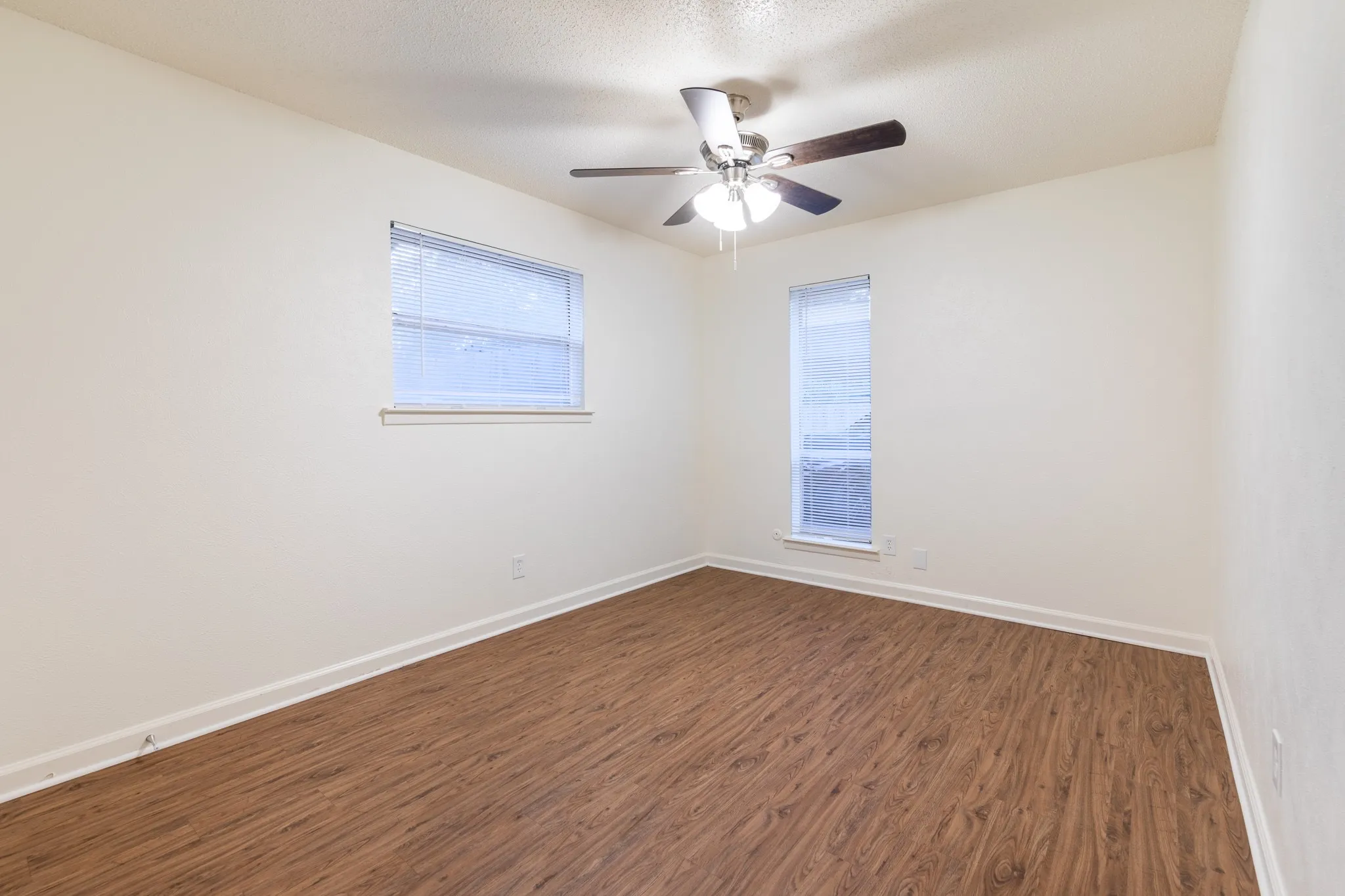 Apartment For Rent in Tarrant County , 756 E Pecan Street 762, Hurst, Texas 76053, 2 Bedroom, 2 Bathroom, Garage spaces, 1,064 Sqft, built in 1971, mls#21310643, Real Estate Agent in Hurst, Homes For Rent in Tarrant county, Homes For Rent in Hurst, Realtor in Hurst Texas, Real Estate Brokerage Independent Realty Texas, Luminita Cordes Realtor