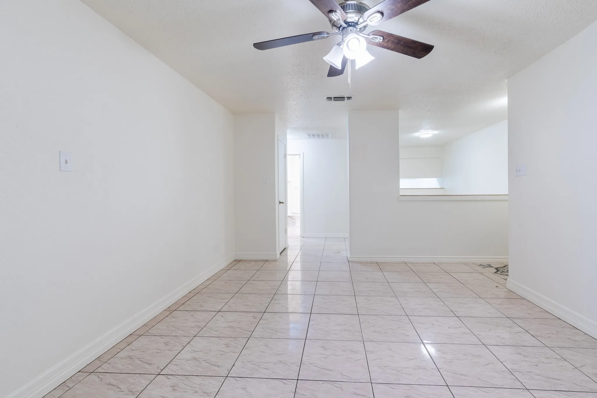 Apartment For Rent in Tarrant County , 756 E Pecan Street 762, Hurst, Texas 76053, 2 Bedroom, 2 Bathroom, Garage spaces, 1,064 Sqft, built in 1971, mls#21310643, Real Estate Agent in Hurst, Homes For Rent in Tarrant county, Homes For Rent in Hurst, Realtor in Hurst Texas, Real Estate Brokerage Independent Realty Texas, Luminita Cordes Realtor