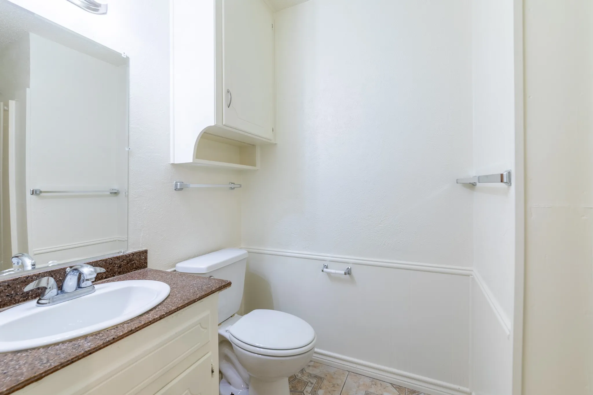 Apartment For Rent in Tarrant County , 756 E Pecan Street 762, Hurst, Texas 76053, 2 Bedroom, 2 Bathroom, Garage spaces, 1,064 Sqft, built in 1971, mls#21310643, Real Estate Agent in Hurst, Homes For Rent in Tarrant county, Homes For Rent in Hurst, Realtor in Hurst Texas, Real Estate Brokerage Independent Realty Texas, Luminita Cordes Realtor