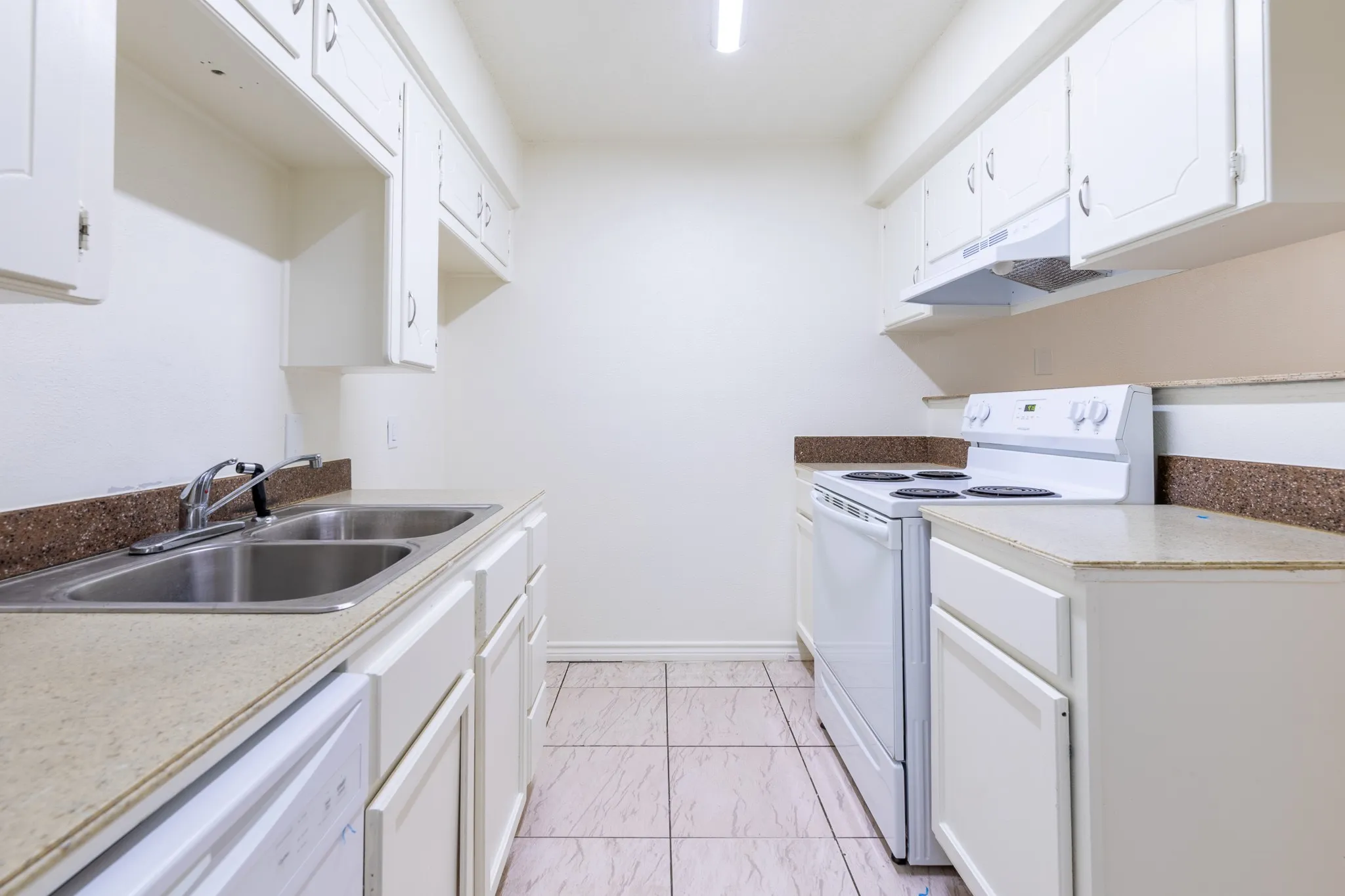Apartment For Rent in Tarrant County , 756 E Pecan Street 762, Hurst, Texas 76053, 2 Bedroom, 2 Bathroom, Garage spaces, 1,064 Sqft, built in 1971, mls#21310643, Real Estate Agent in Hurst, Homes For Rent in Tarrant county, Homes For Rent in Hurst, Realtor in Hurst Texas, Real Estate Brokerage Independent Realty Texas, Luminita Cordes Realtor