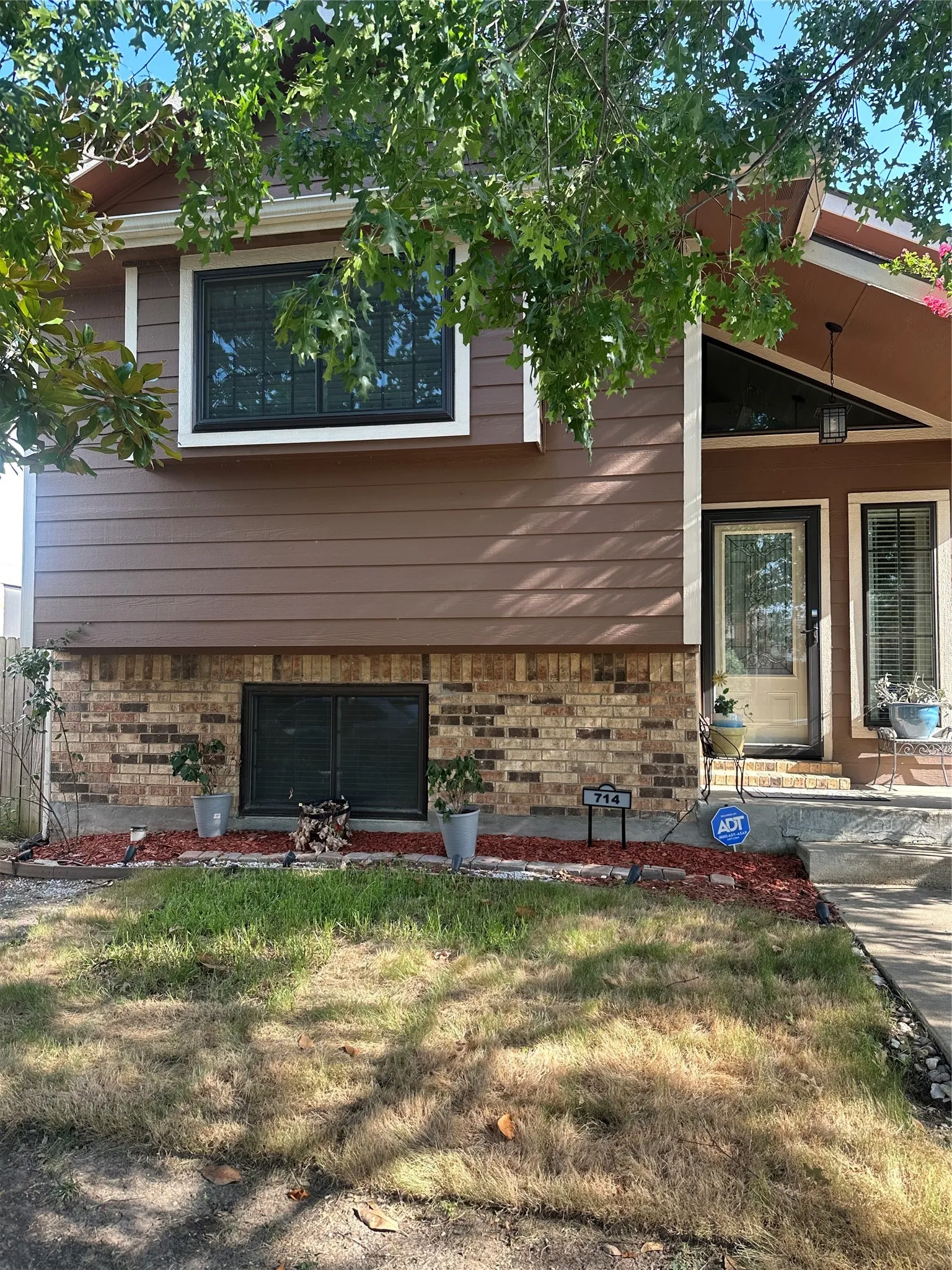 Single Family Residence For Sale in Tarrant County , 714 Greenridge Drive, Arlington, Texas 76017, 4 Bedrooms, 2 Bathrooms, 2 Garage spaces, 2,643 Sqft, built in 1986, Price $275,000, mls#21313368, Real Estate Agent in Arlington, Homes For Sale in Tarrant county, Homes For Sale in Arlington, Realtor in Arlington Texas, Real Estate Brokerage Independent Realty Texas, Luminita Cordes Realtor