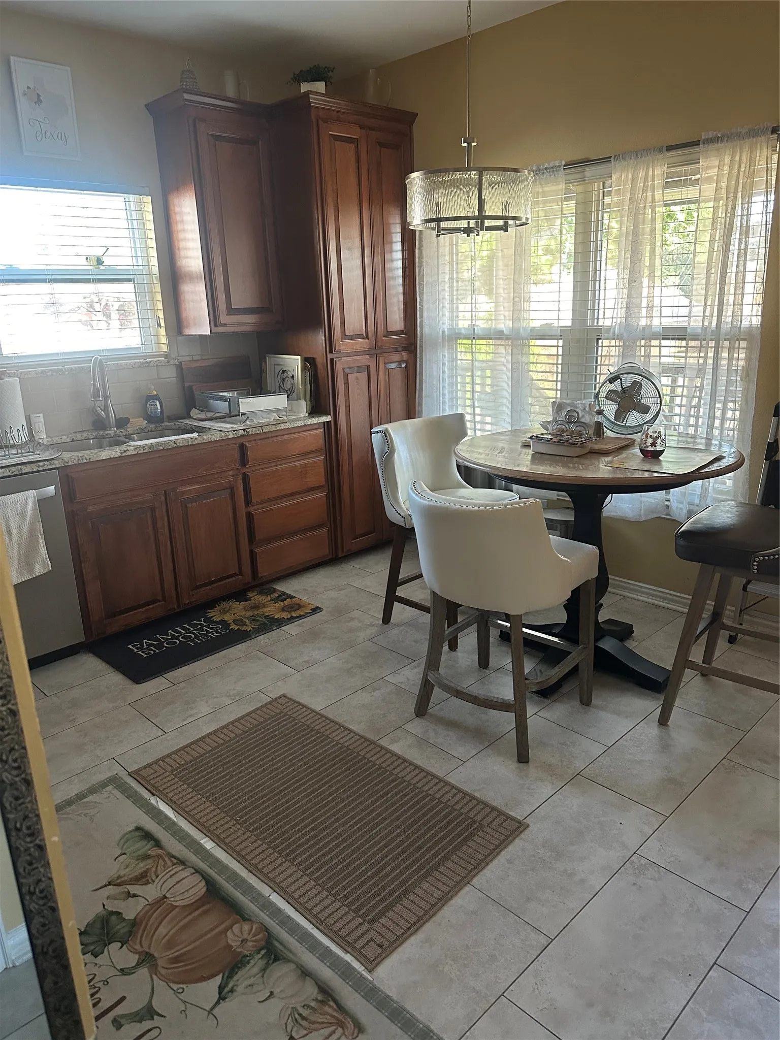 Single Family Residence For Sale in Tarrant County , 714 Greenridge Drive, Arlington, Texas 76017, 4 Bedrooms, 2 Bathrooms, 2 Garage spaces, 2,643 Sqft, built in 1986, Price $275,000, mls#21313368, Real Estate Agent in Arlington, Homes For Sale in Tarrant county, Homes For Sale in Arlington, Realtor in Arlington Texas, Real Estate Brokerage Independent Realty Texas, Luminita Cordes Realtor