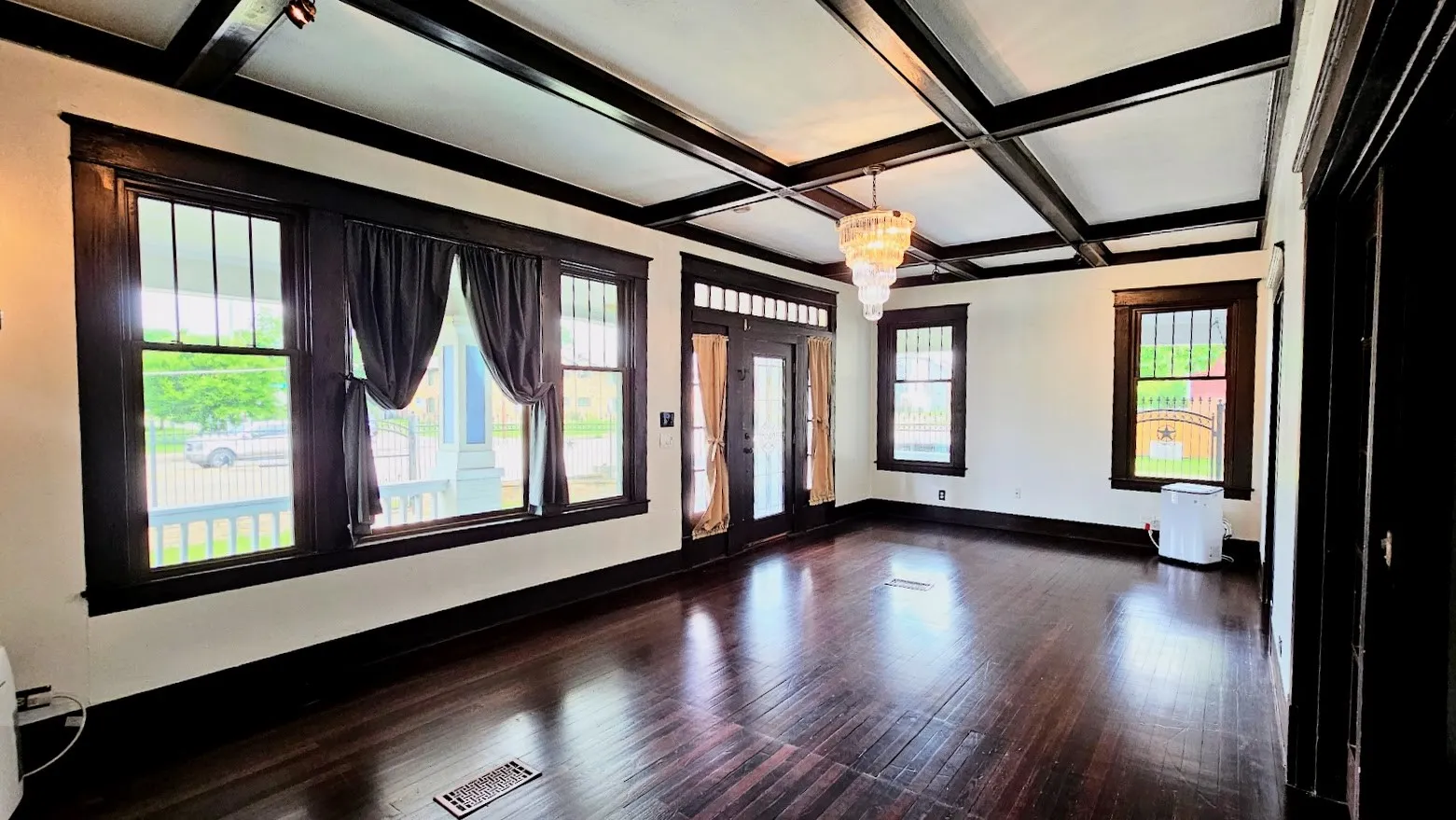 Single Family Residence For Rent in Dallas County , 5126 Columbia Avenue, Dallas, Texas 75214, 4 Bedroom, 3 Bathroom, Garage spaces, 2,350 Sqft, built in 1916, Price $3,500, mls#21313634, Real Estate Agent in Dallas, Homes For Rent in Dallas county, Homes For Rent in Dallas, Realtor in Dallas Texas, Real Estate Brokerage Independent Realty Texas, Luminita Cordes Realtor