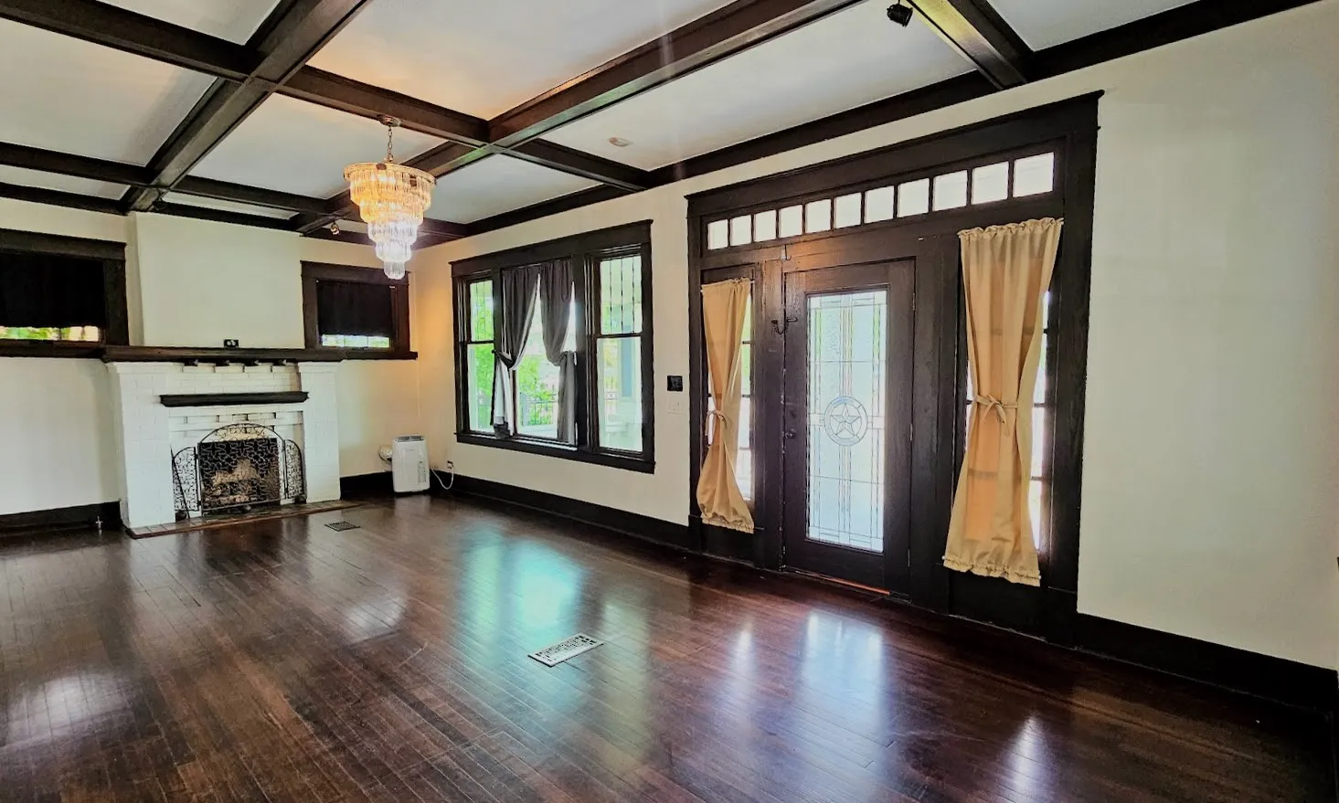 Single Family Residence For Rent in Dallas County , 5126 Columbia Avenue, Dallas, Texas 75214, 4 Bedroom, 3 Bathroom, Garage spaces, 2,350 Sqft, built in 1916, Price $3,500, mls#21313634, Real Estate Agent in Dallas, Homes For Rent in Dallas county, Homes For Rent in Dallas, Realtor in Dallas Texas, Real Estate Brokerage Independent Realty Texas, Luminita Cordes Realtor