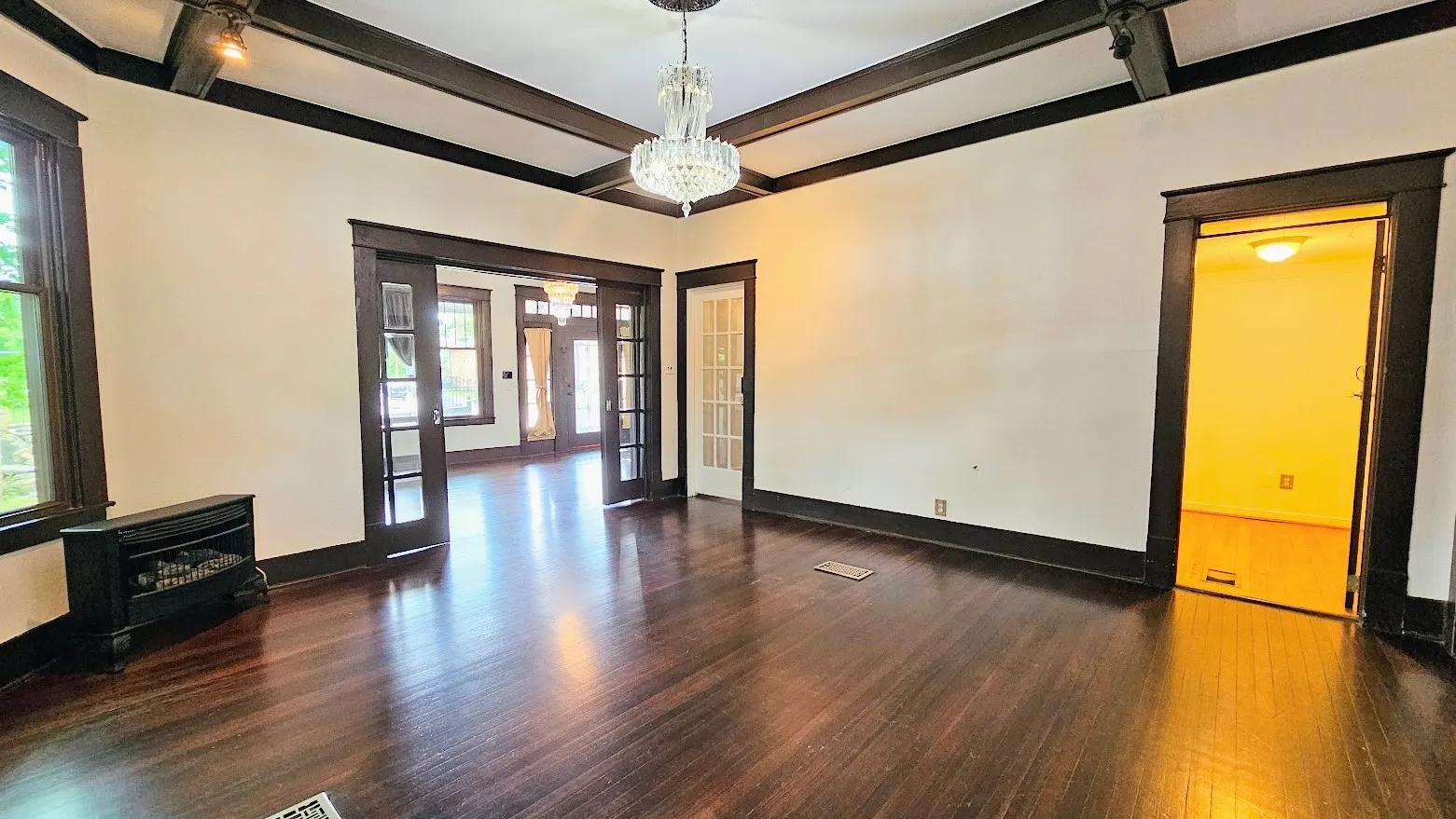 Single Family Residence For Rent in Dallas County , 5126 Columbia Avenue, Dallas, Texas 75214, 4 Bedroom, 3 Bathroom, Garage spaces, 2,350 Sqft, built in 1916, Price $3,500, mls#21313634, Real Estate Agent in Dallas, Homes For Rent in Dallas county, Homes For Rent in Dallas, Realtor in Dallas Texas, Real Estate Brokerage Independent Realty Texas, Luminita Cordes Realtor