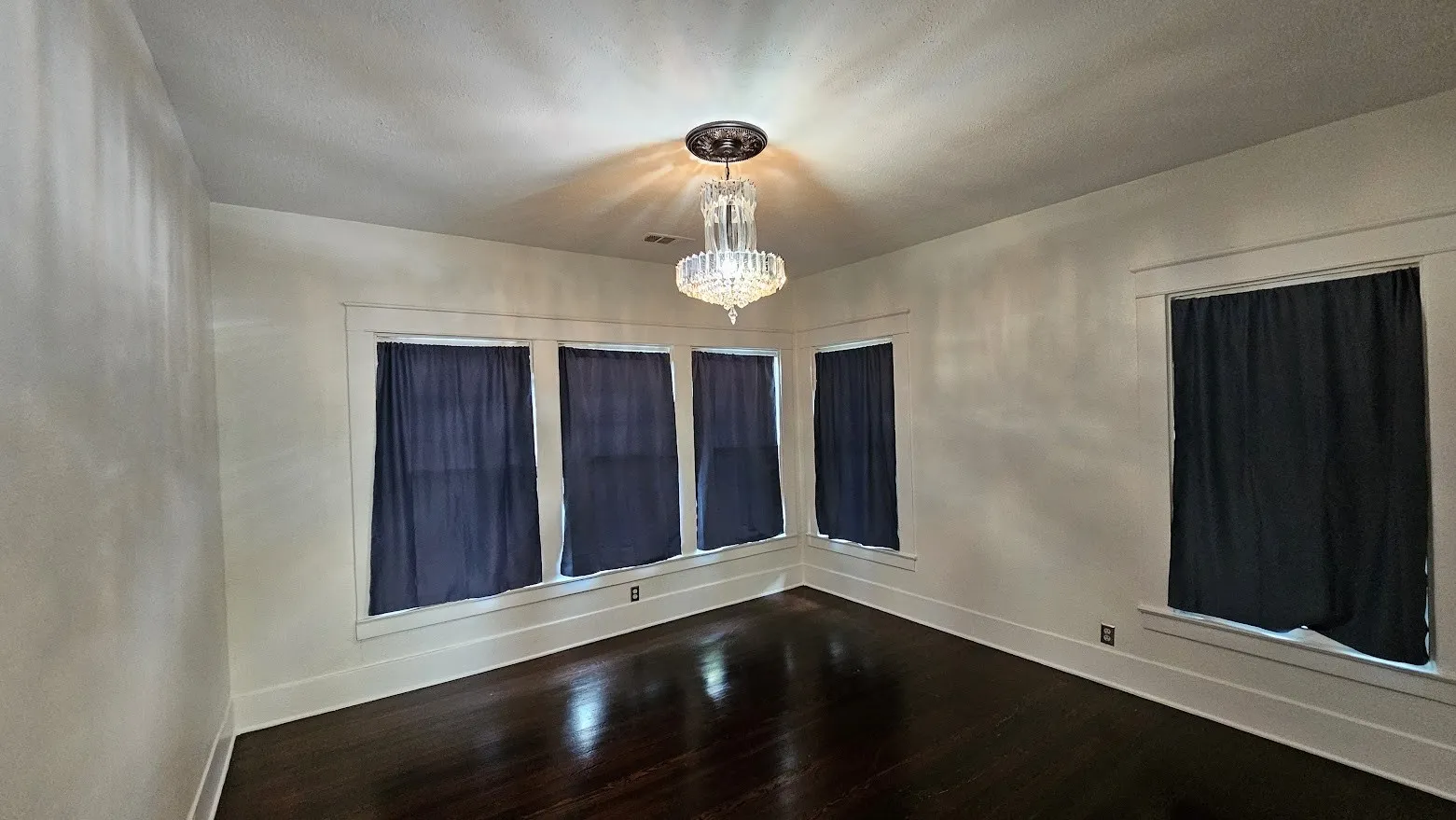 Single Family Residence For Rent in Dallas County , 5126 Columbia Avenue, Dallas, Texas 75214, 4 Bedroom, 3 Bathroom, Garage spaces, 2,350 Sqft, built in 1916, Price $3,500, mls#21313634, Real Estate Agent in Dallas, Homes For Rent in Dallas county, Homes For Rent in Dallas, Realtor in Dallas Texas, Real Estate Brokerage Independent Realty Texas, Luminita Cordes Realtor