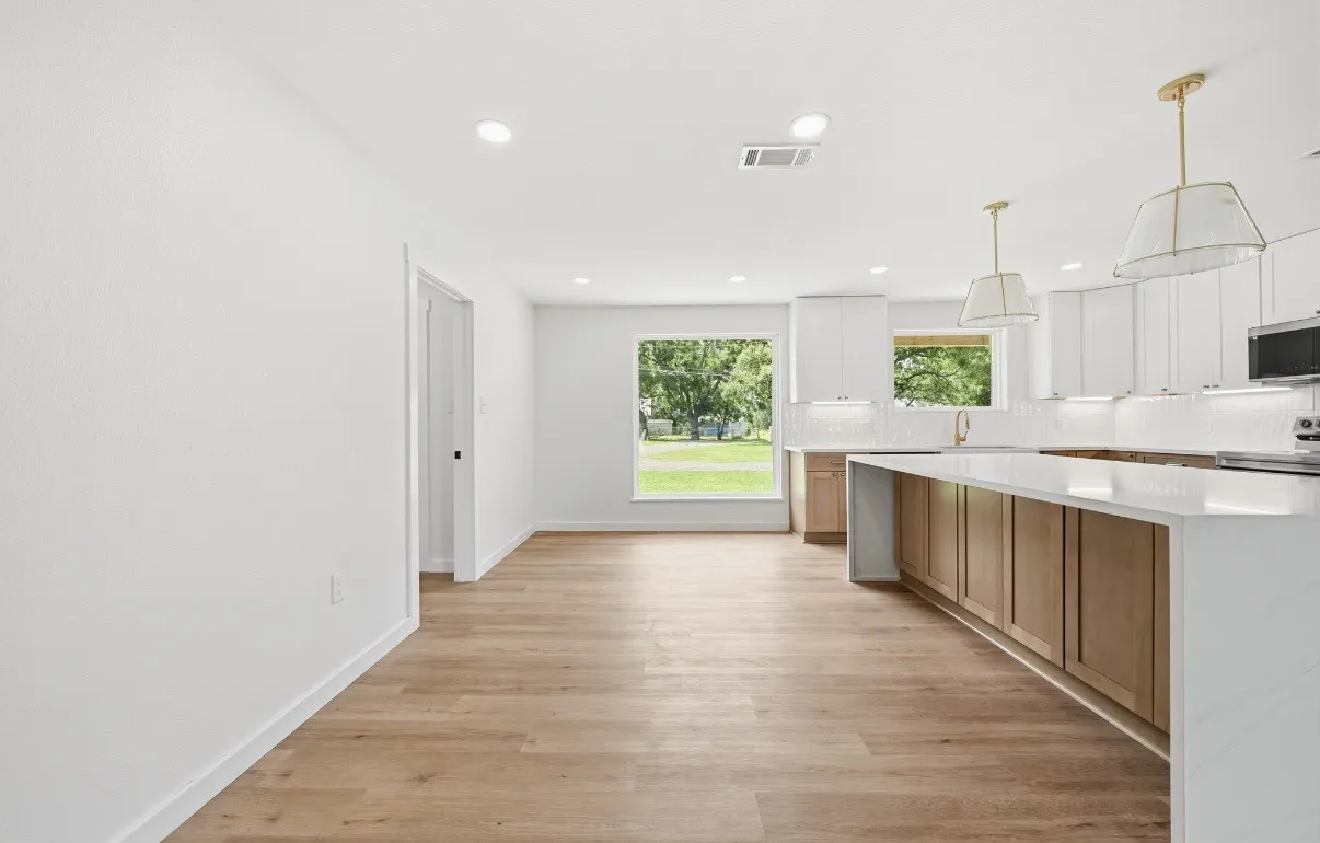 Single Family Residence For Sale in Mc Lennan County , 616 E Moonlight Drive, Robinson, Texas 76706, 4 Bedroom, 4 Bathroom, 4 Garage spaces, 2,525 Sqft, built in 1974, mls#21313631, Real Estate Agent in Robinson, Homes For Sale in Mc Lennan county, Homes For Sale in Robinson, Realtor in Robinson Texas, Real Estate Brokerage Independent Realty Texas, Luminita Cordes Realtor