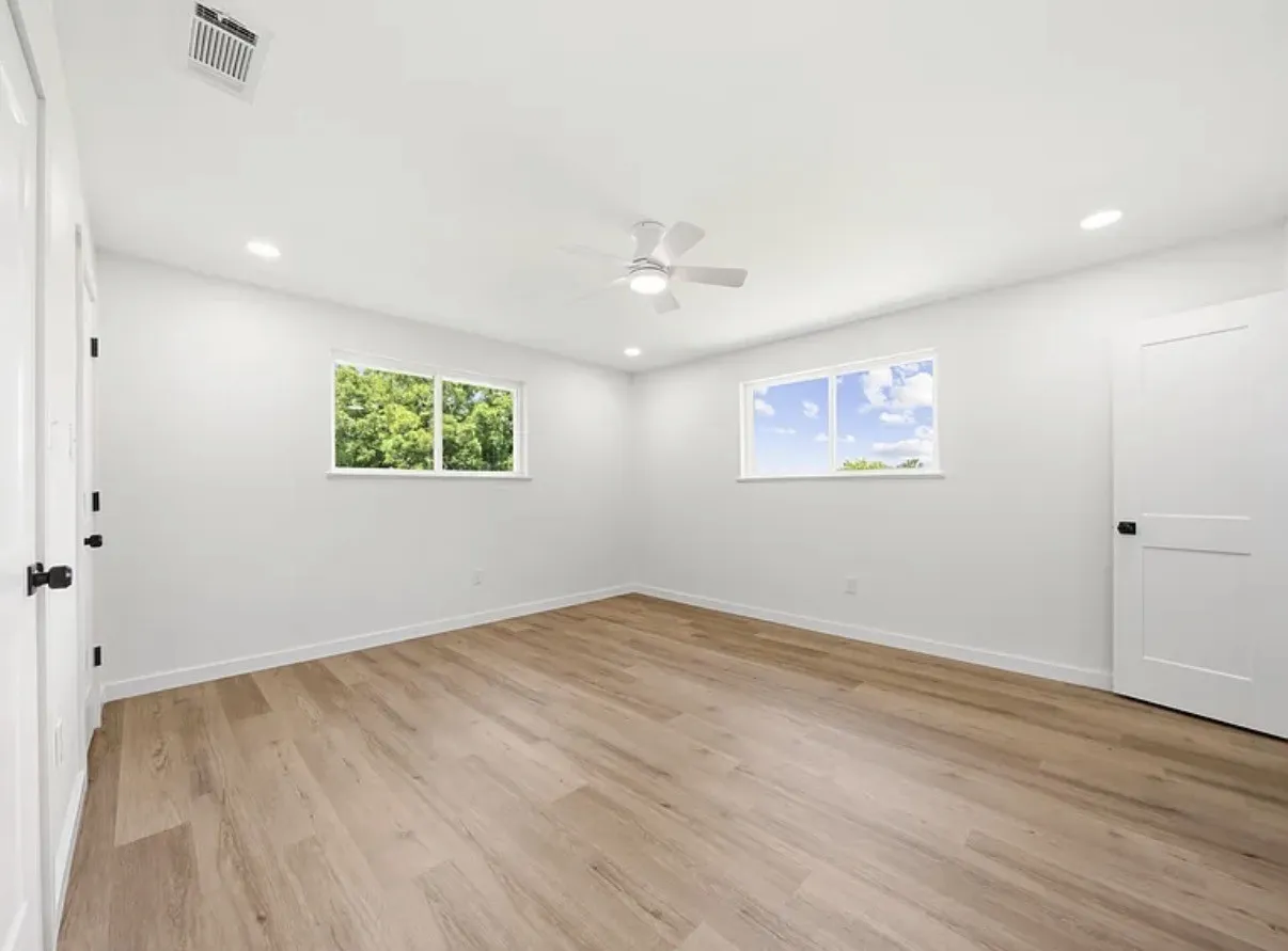 Single Family Residence For Sale in Mc Lennan County , 616 E Moonlight Drive, Robinson, Texas 76706, 4 Bedroom, 4 Bathroom, 4 Garage spaces, 2,525 Sqft, built in 1974, mls#21313631, Real Estate Agent in Robinson, Homes For Sale in Mc Lennan county, Homes For Sale in Robinson, Realtor in Robinson Texas, Real Estate Brokerage Independent Realty Texas, Luminita Cordes Realtor
