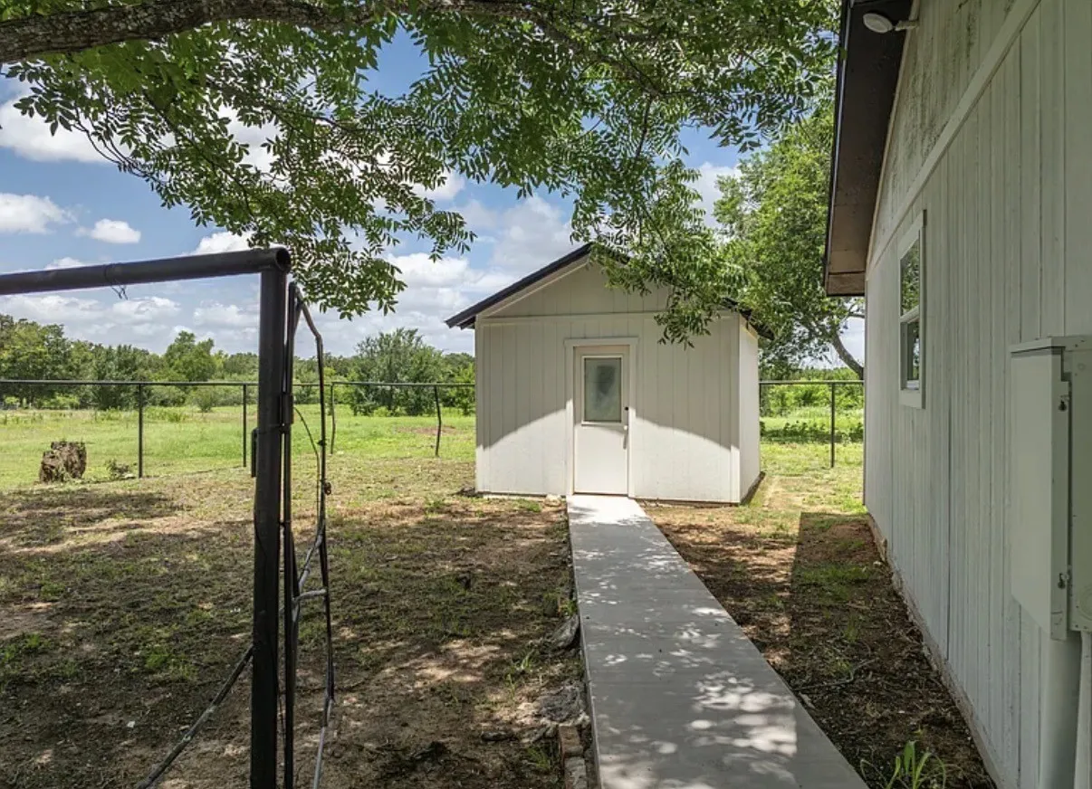 Single Family Residence For Sale in Mc Lennan County , 616 E Moonlight Drive, Robinson, Texas 76706, 4 Bedroom, 4 Bathroom, 4 Garage spaces, 2,525 Sqft, built in 1974, mls#21313631, Real Estate Agent in Robinson, Homes For Sale in Mc Lennan county, Homes For Sale in Robinson, Realtor in Robinson Texas, Real Estate Brokerage Independent Realty Texas, Luminita Cordes Realtor