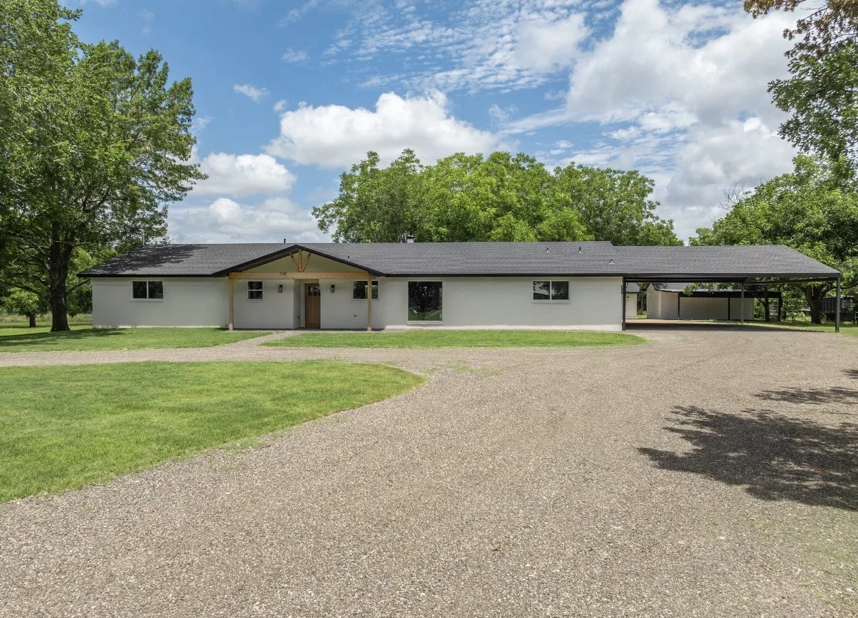 Single Family Residence For Sale in Mc Lennan County , 616 E Moonlight Drive, Robinson, Texas 76706, 4 Bedroom, 4 Bathroom, 4 Garage spaces, 2,525 Sqft, built in 1974, mls#21313631, Real Estate Agent in Robinson, Homes For Sale in Mc Lennan county, Homes For Sale in Robinson, Realtor in Robinson Texas, Real Estate Brokerage Independent Realty Texas, Luminita Cordes Realtor