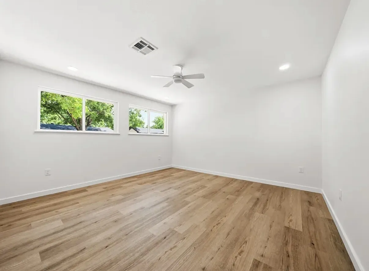 Single Family Residence For Sale in Mc Lennan County , 616 E Moonlight Drive, Robinson, Texas 76706, 4 Bedroom, 4 Bathroom, 4 Garage spaces, 2,525 Sqft, built in 1974, mls#21313631, Real Estate Agent in Robinson, Homes For Sale in Mc Lennan county, Homes For Sale in Robinson, Realtor in Robinson Texas, Real Estate Brokerage Independent Realty Texas, Luminita Cordes Realtor