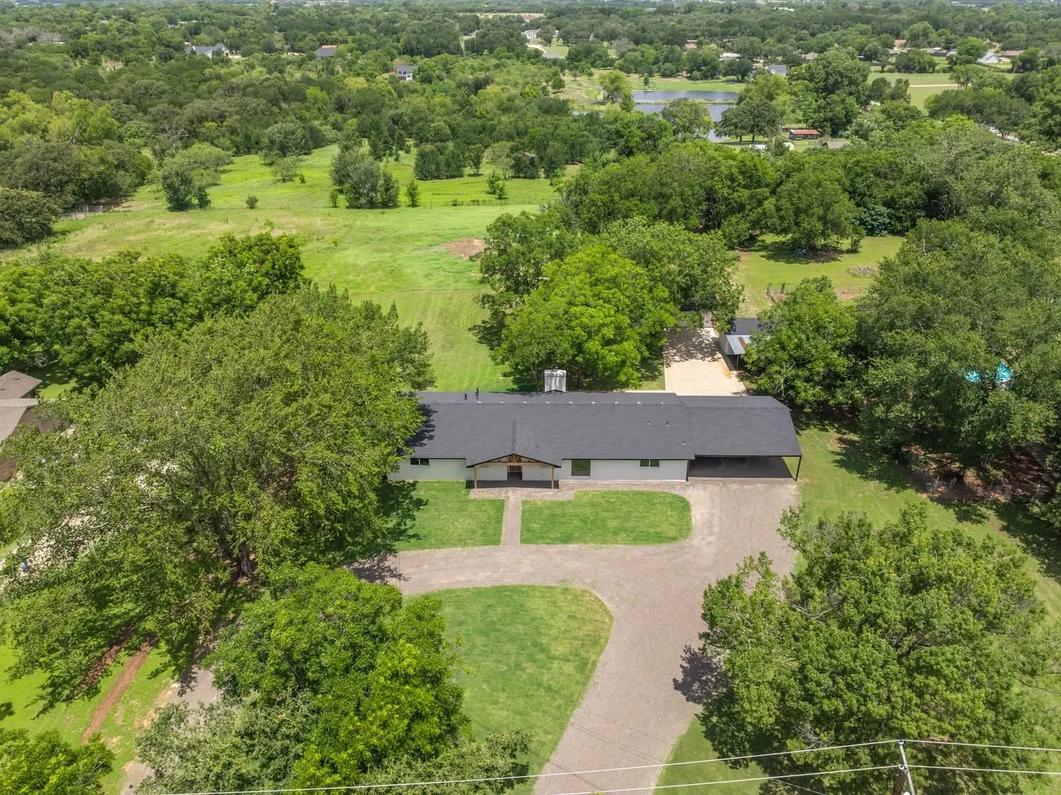 Single Family Residence For Sale in Mc Lennan County , 616 E Moonlight Drive, Robinson, Texas 76706, 4 Bedroom, 4 Bathroom, 4 Garage spaces, 2,525 Sqft, built in 1974, mls#21313631, Real Estate Agent in Robinson, Homes For Sale in Mc Lennan county, Homes For Sale in Robinson, Realtor in Robinson Texas, Real Estate Brokerage Independent Realty Texas, Luminita Cordes Realtor