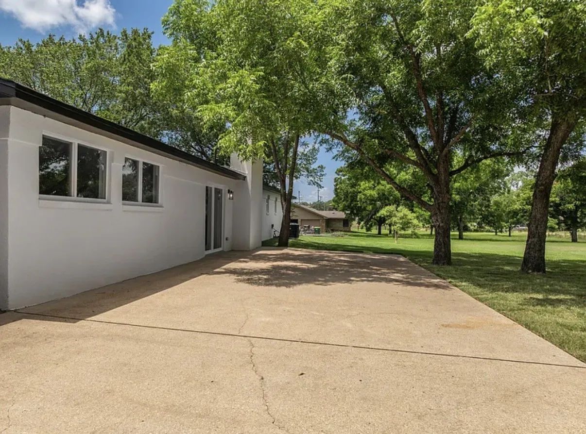 Single Family Residence For Sale in Mc Lennan County , 616 E Moonlight Drive, Robinson, Texas 76706, 4 Bedroom, 4 Bathroom, 4 Garage spaces, 2,525 Sqft, built in 1974, mls#21313631, Real Estate Agent in Robinson, Homes For Sale in Mc Lennan county, Homes For Sale in Robinson, Realtor in Robinson Texas, Real Estate Brokerage Independent Realty Texas, Luminita Cordes Realtor
