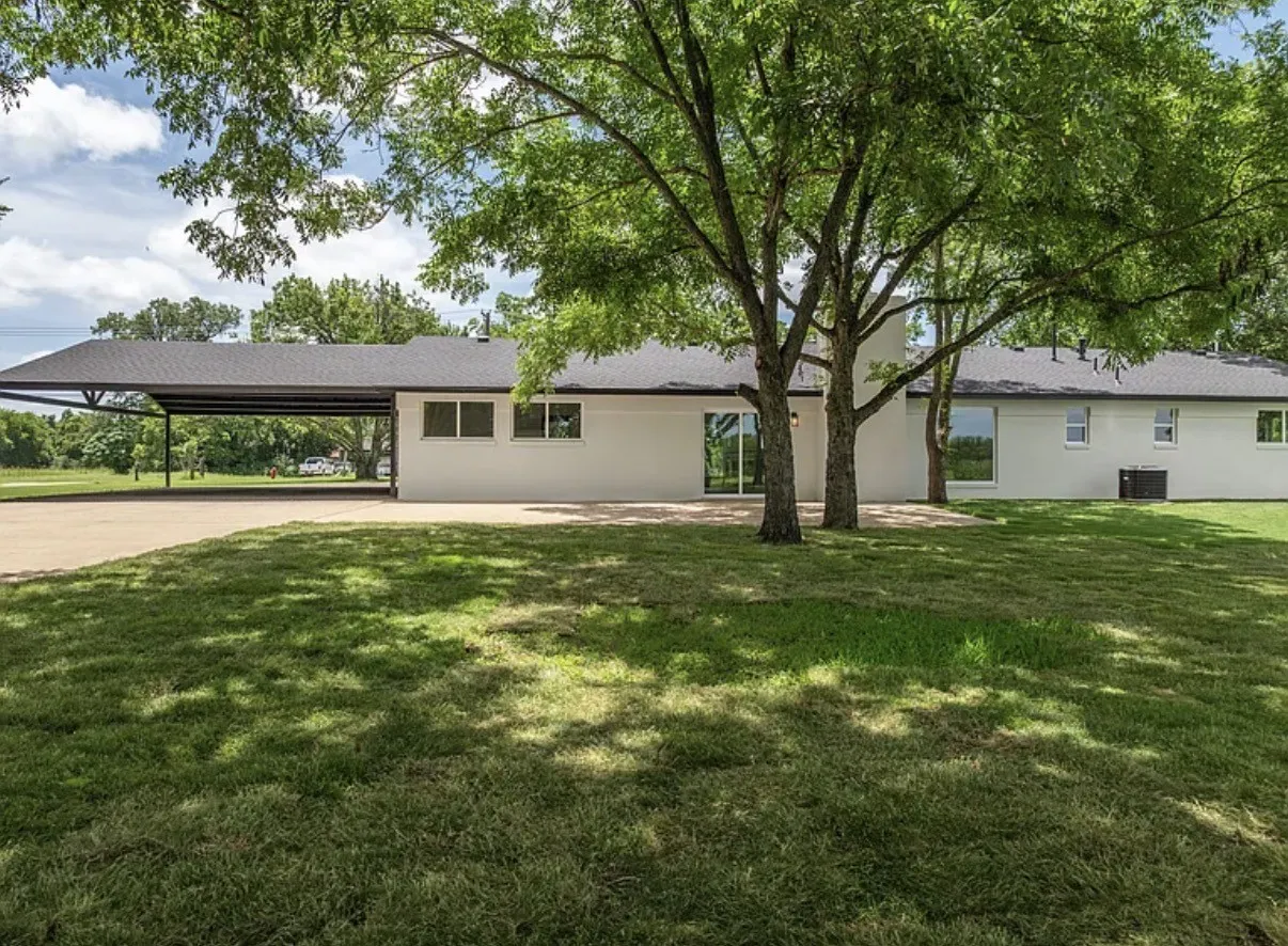Single Family Residence For Sale in Mc Lennan County , 616 E Moonlight Drive, Robinson, Texas 76706, 4 Bedroom, 4 Bathroom, 4 Garage spaces, 2,525 Sqft, built in 1974, mls#21313631, Real Estate Agent in Robinson, Homes For Sale in Mc Lennan county, Homes For Sale in Robinson, Realtor in Robinson Texas, Real Estate Brokerage Independent Realty Texas, Luminita Cordes Realtor