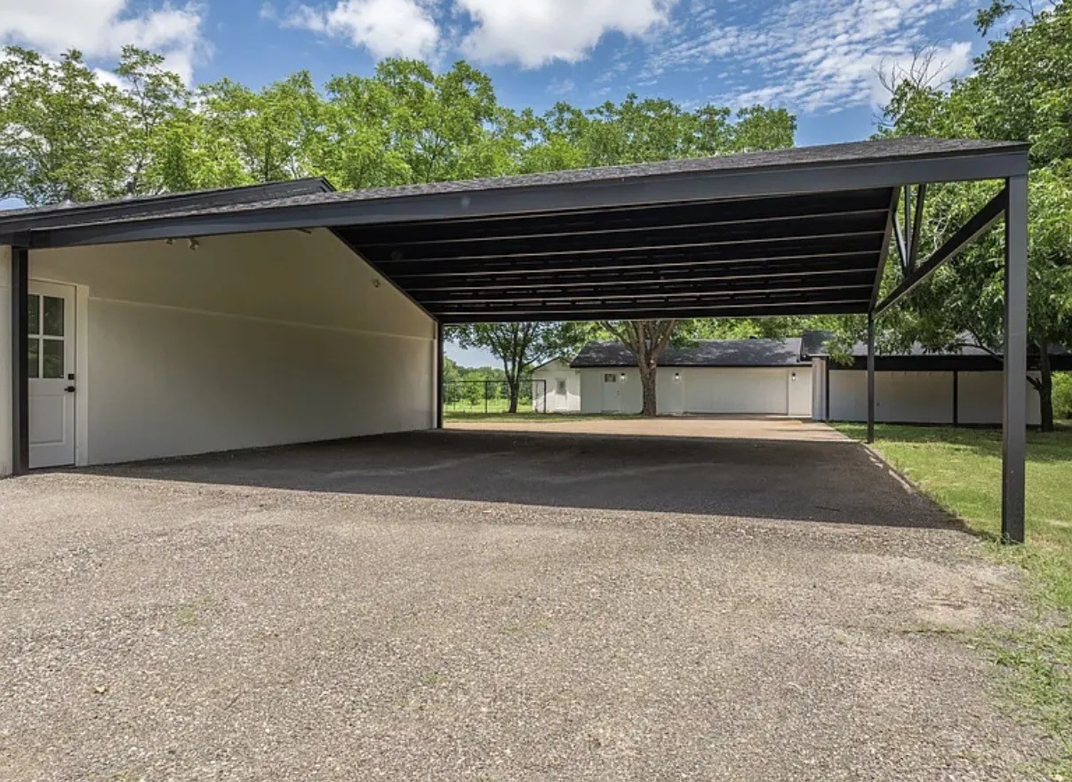 Single Family Residence For Sale in Mc Lennan County , 616 E Moonlight Drive, Robinson, Texas 76706, 4 Bedroom, 4 Bathroom, 4 Garage spaces, 2,525 Sqft, built in 1974, mls#21313631, Real Estate Agent in Robinson, Homes For Sale in Mc Lennan county, Homes For Sale in Robinson, Realtor in Robinson Texas, Real Estate Brokerage Independent Realty Texas, Luminita Cordes Realtor