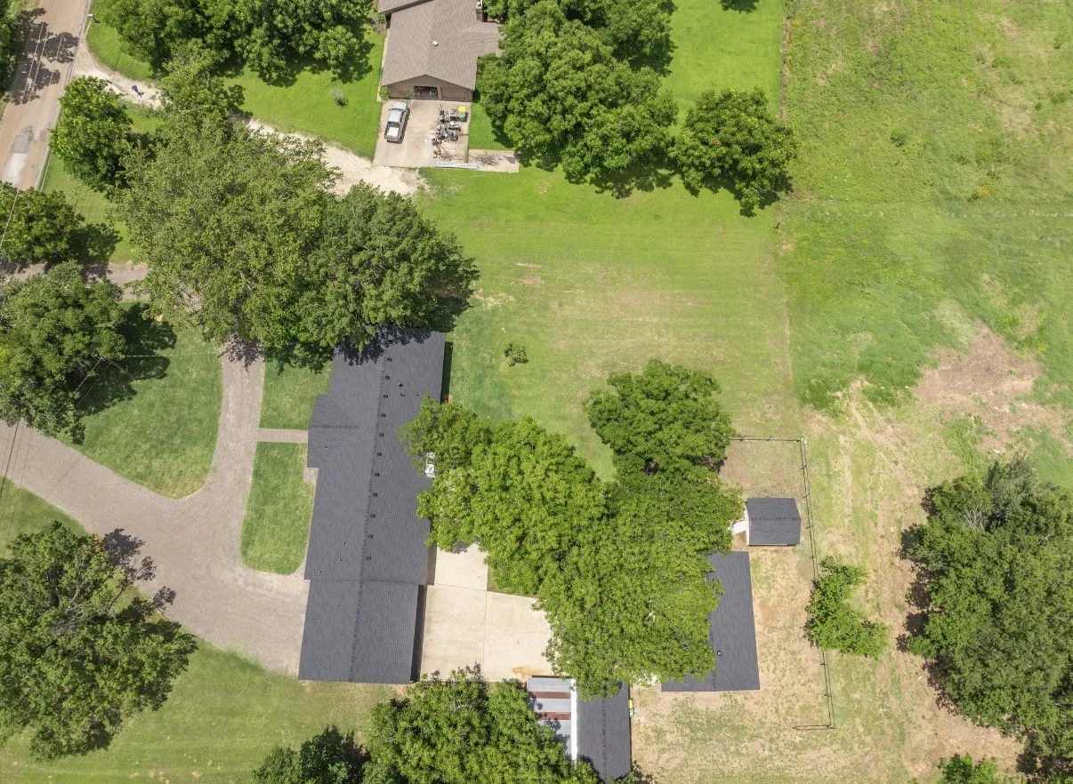 Single Family Residence For Sale in Mc Lennan County , 616 E Moonlight Drive, Robinson, Texas 76706, 4 Bedroom, 4 Bathroom, 4 Garage spaces, 2,525 Sqft, built in 1974, mls#21313631, Real Estate Agent in Robinson, Homes For Sale in Mc Lennan county, Homes For Sale in Robinson, Realtor in Robinson Texas, Real Estate Brokerage Independent Realty Texas, Luminita Cordes Realtor