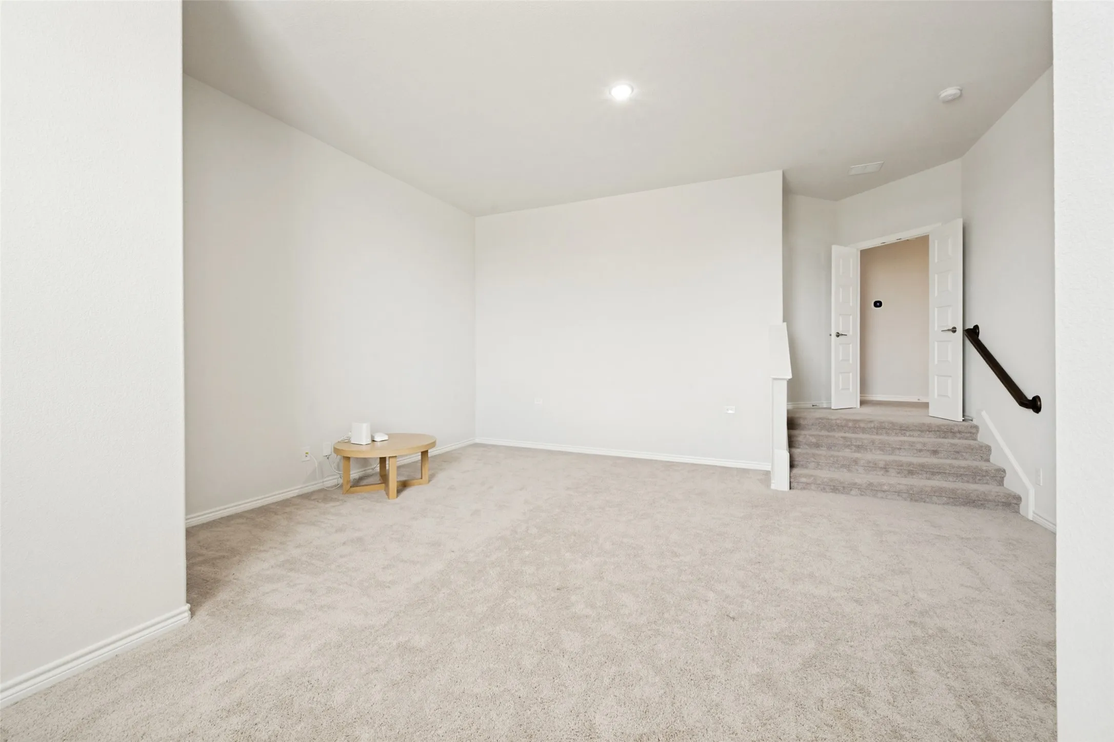 Carpeted room featuring a neutral color palette, recessed lighting, and white baseboards