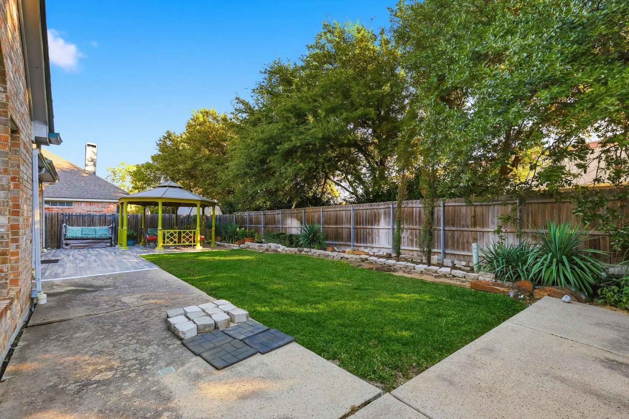 Single Family Residence For Rent in Tarrant County , 2014 Rumson Drive, Arlington, Texas 76006, 4 Bedrooms, 3 Bathrooms, 2 Garage spaces, 2,857 Sqft, built in 1994, Price $3,900, mls#21313569, Real Estate Agent in Arlington, Homes For Rent in Tarrant county, Homes For Rent in Arlington, Realtor in Arlington Texas, Real Estate Brokerage Independent Realty Texas, Luminita Cordes Realtor